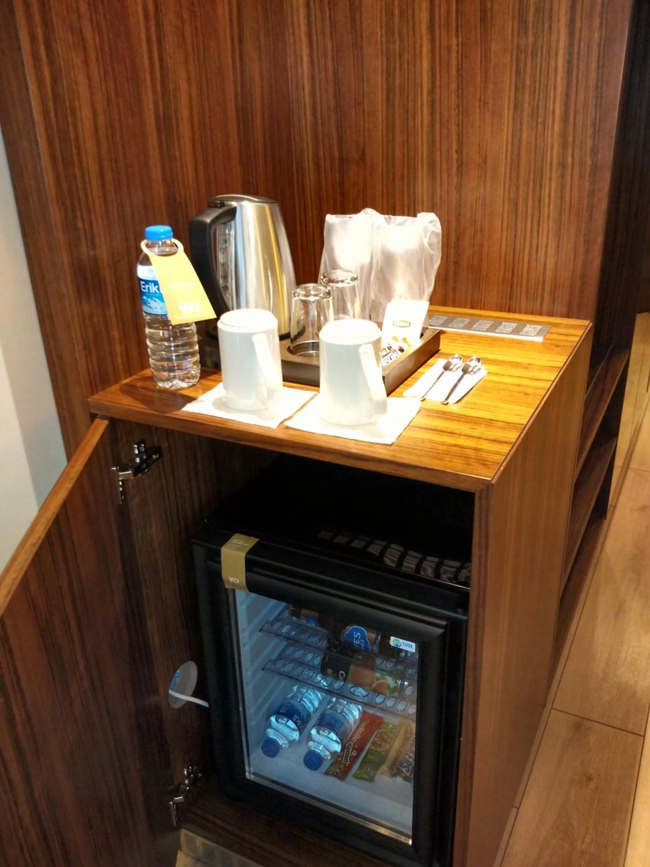 Coffee/tea facilities in The White Orient Hotel