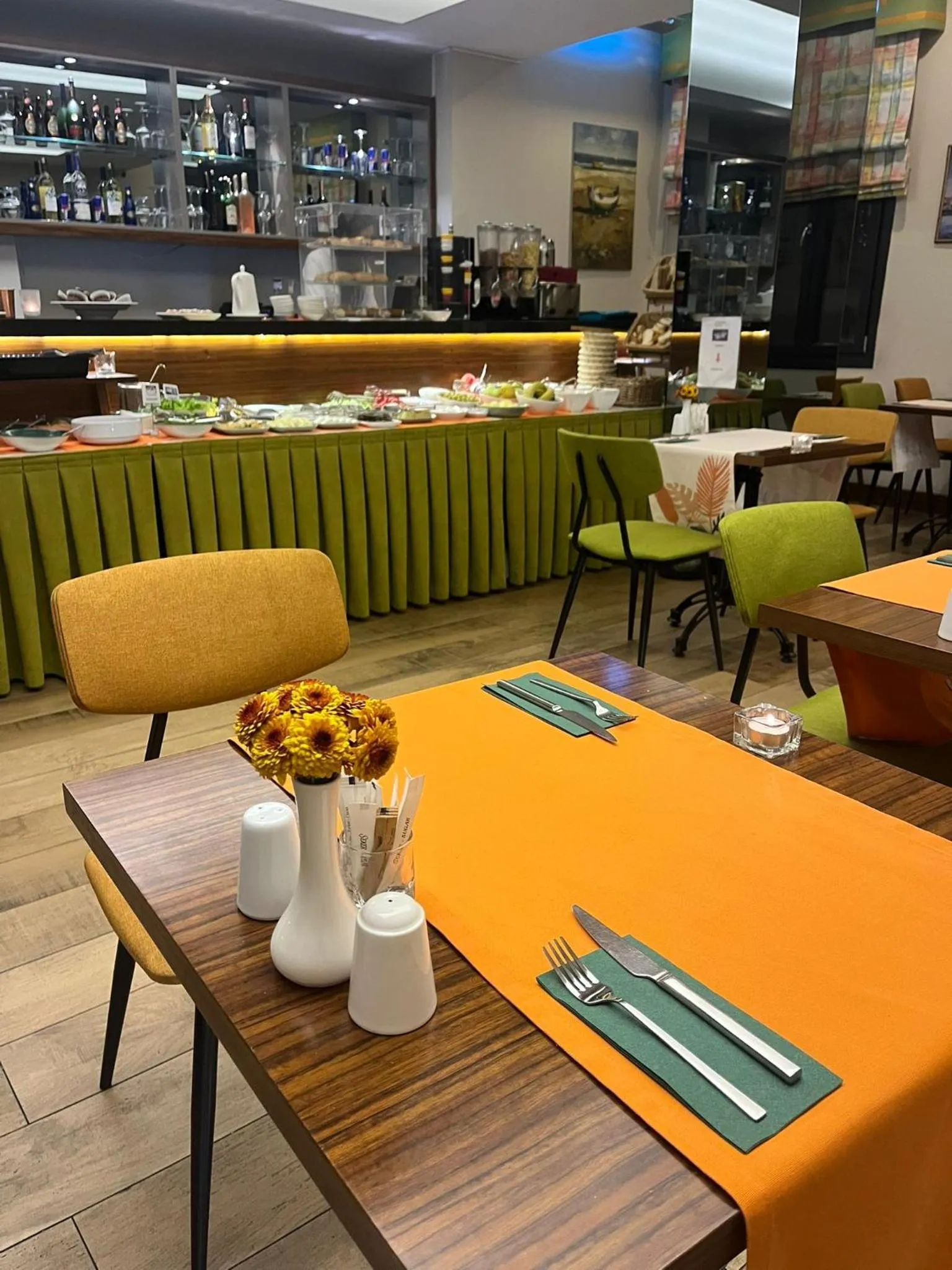 Restaurant/places to eat in The White Orient Hotel