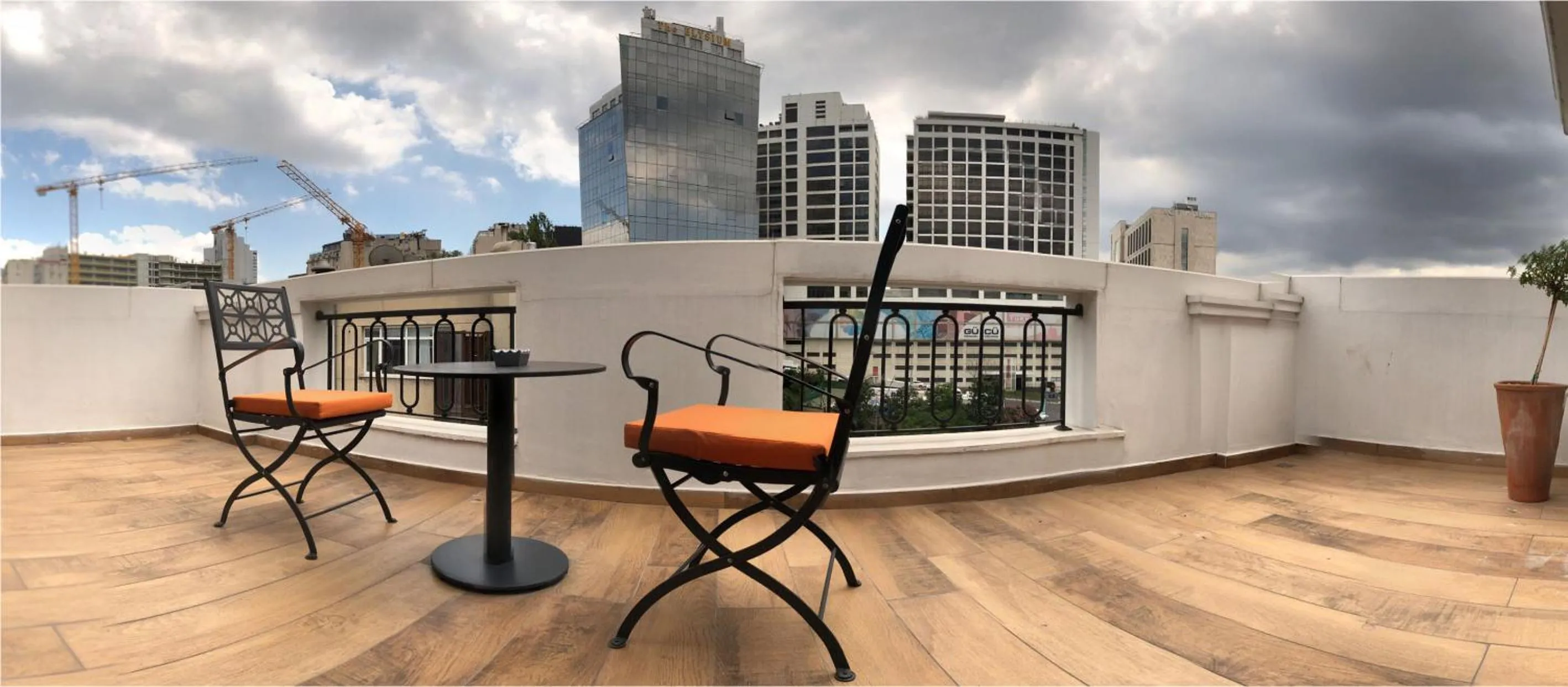 Balcony/Terrace in The White Orient Hotel