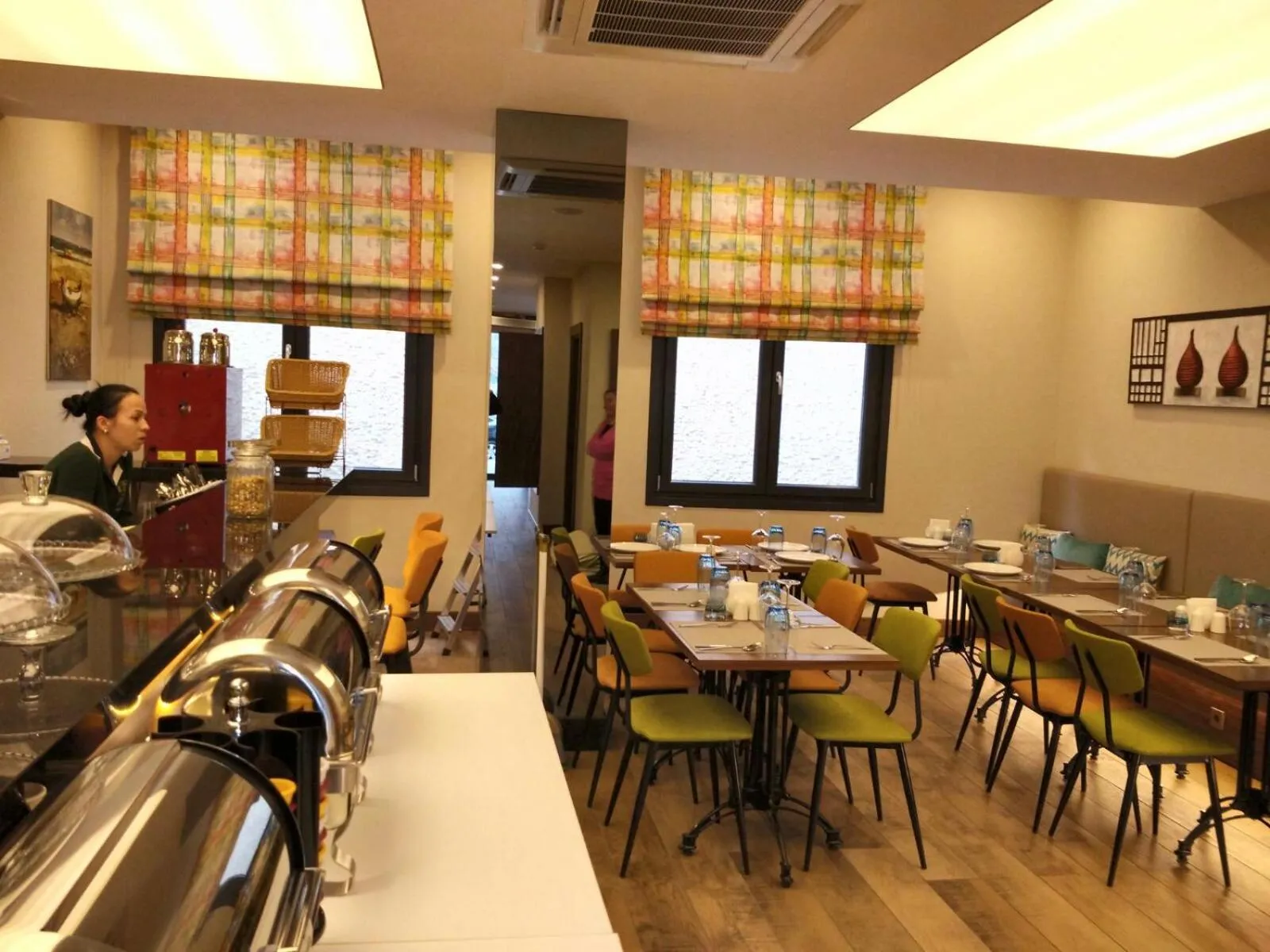 Restaurant/places to eat in The White Orient Hotel