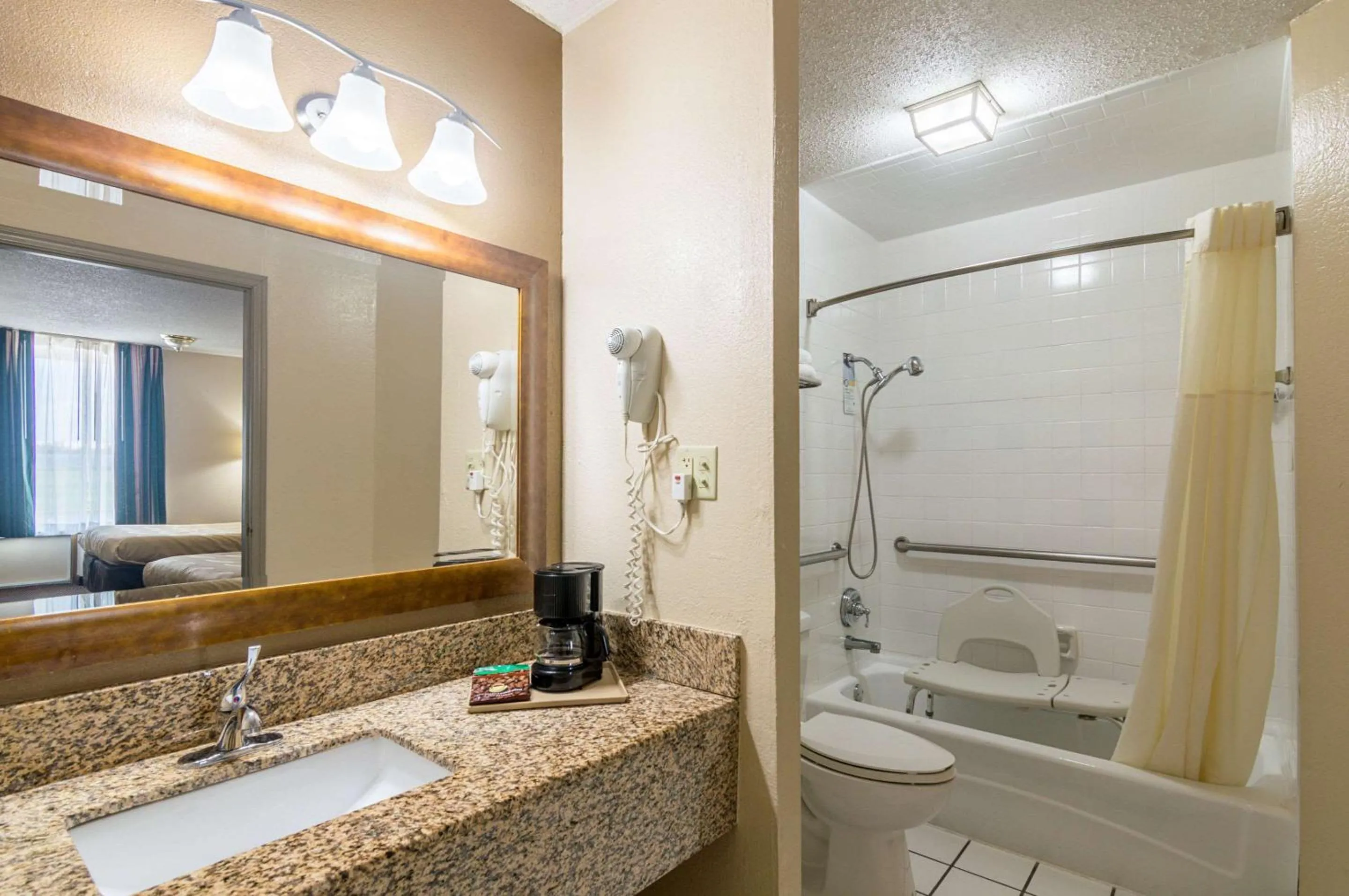 Bathroom in Quality Inn Shawnee I-40