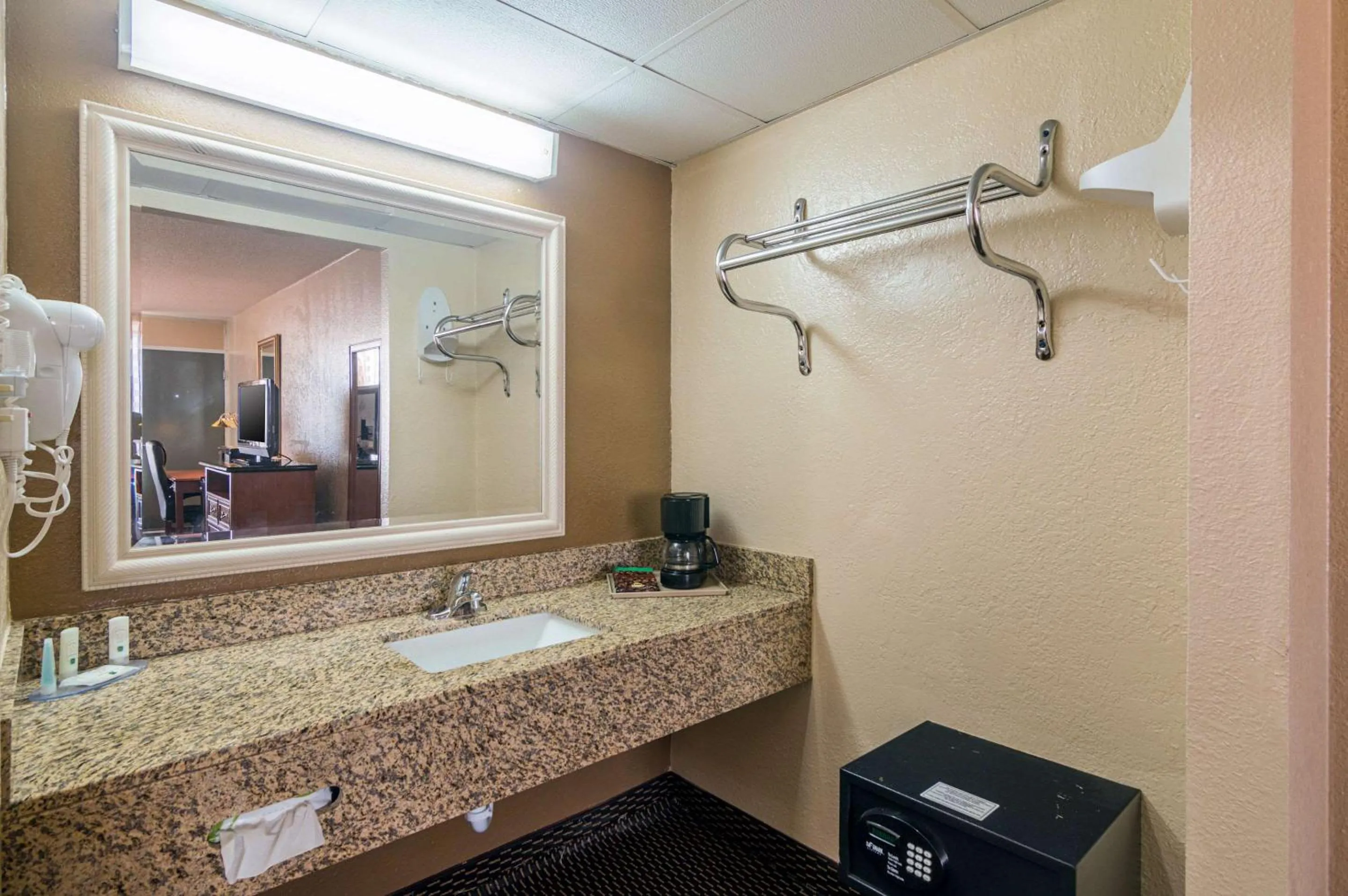 Bathroom in Quality Inn Shawnee I-40