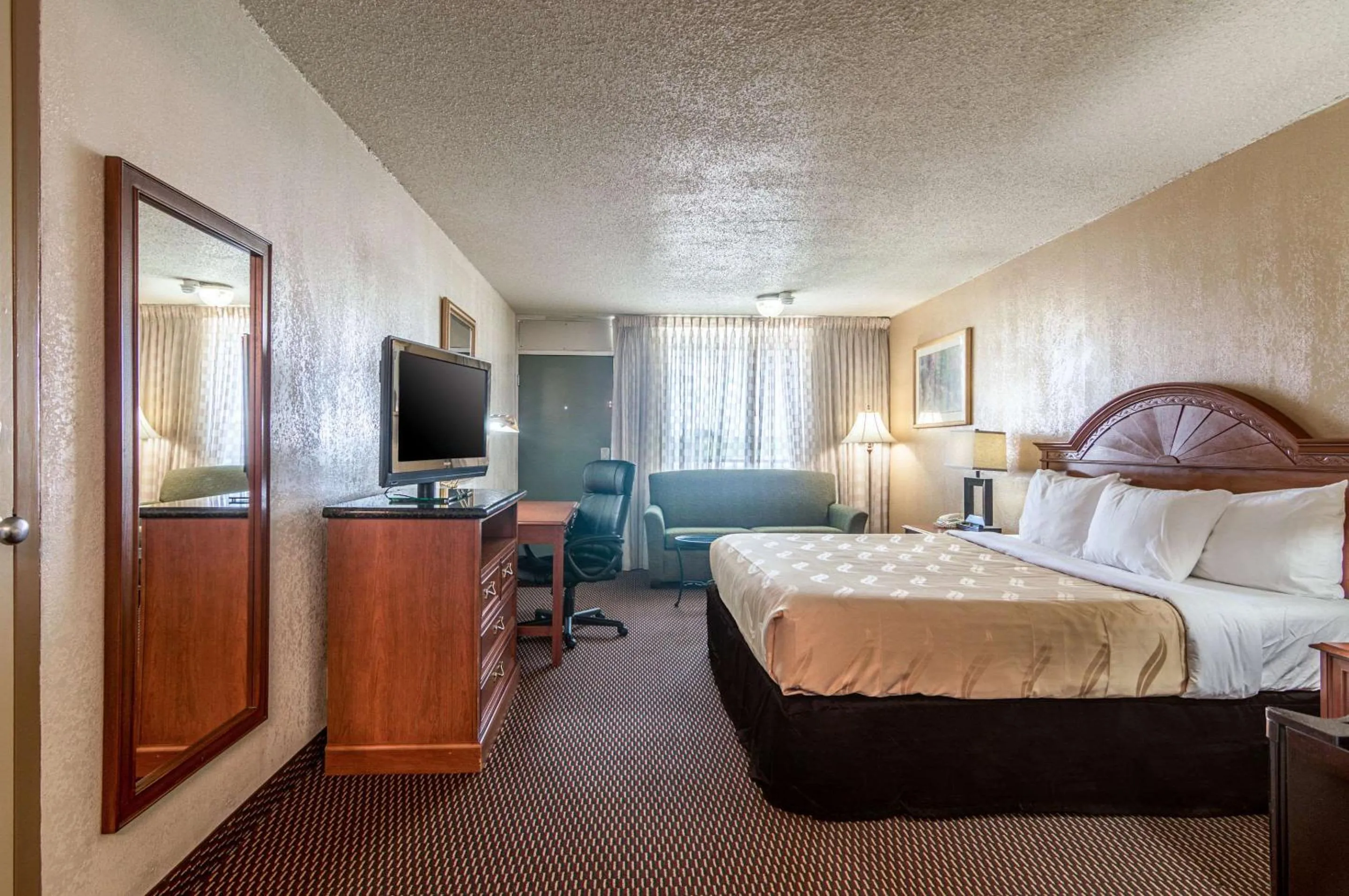 Photo of the whole room in Quality Inn Shawnee I-40