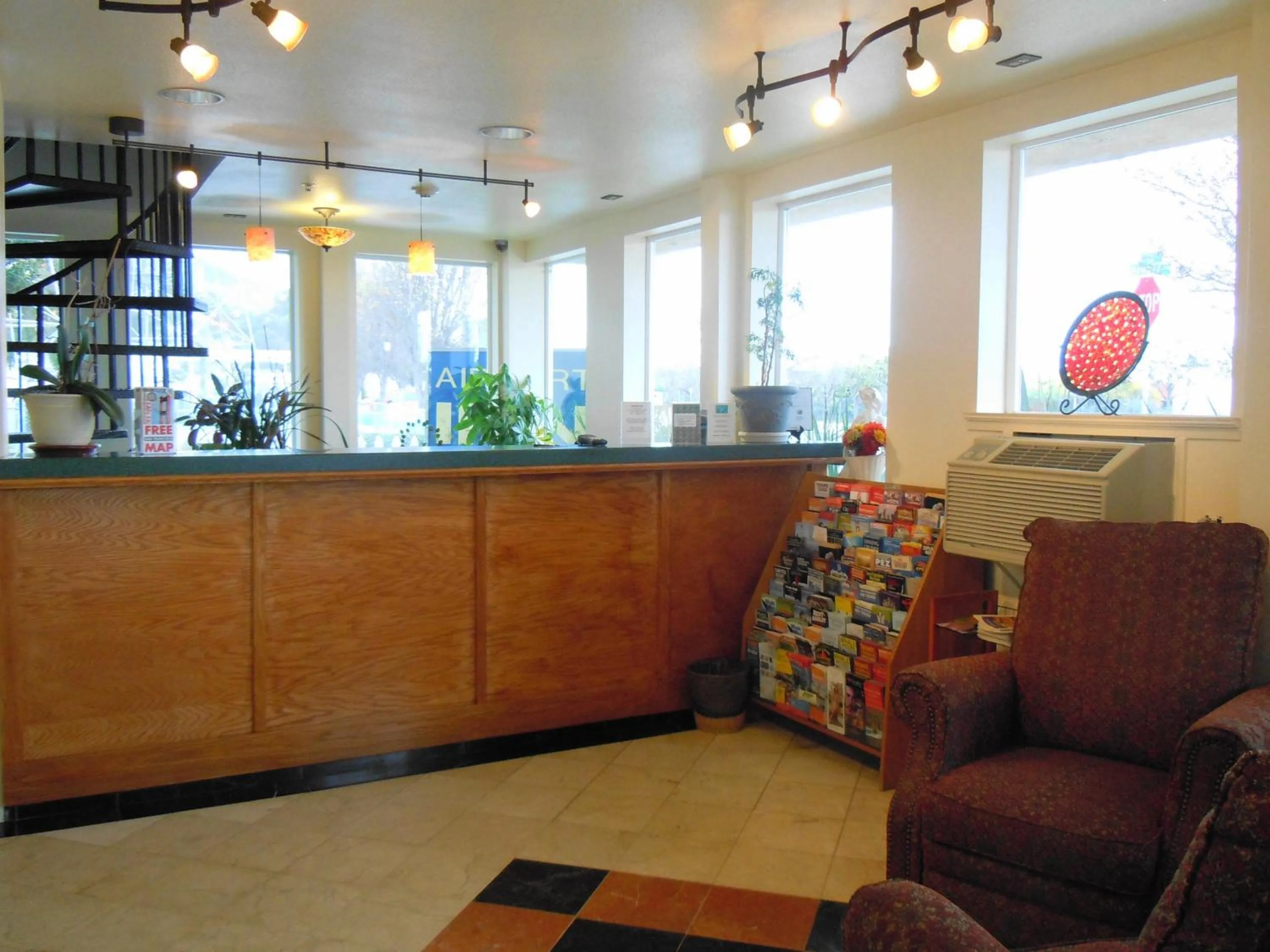 Lobby or reception in Airport Inn