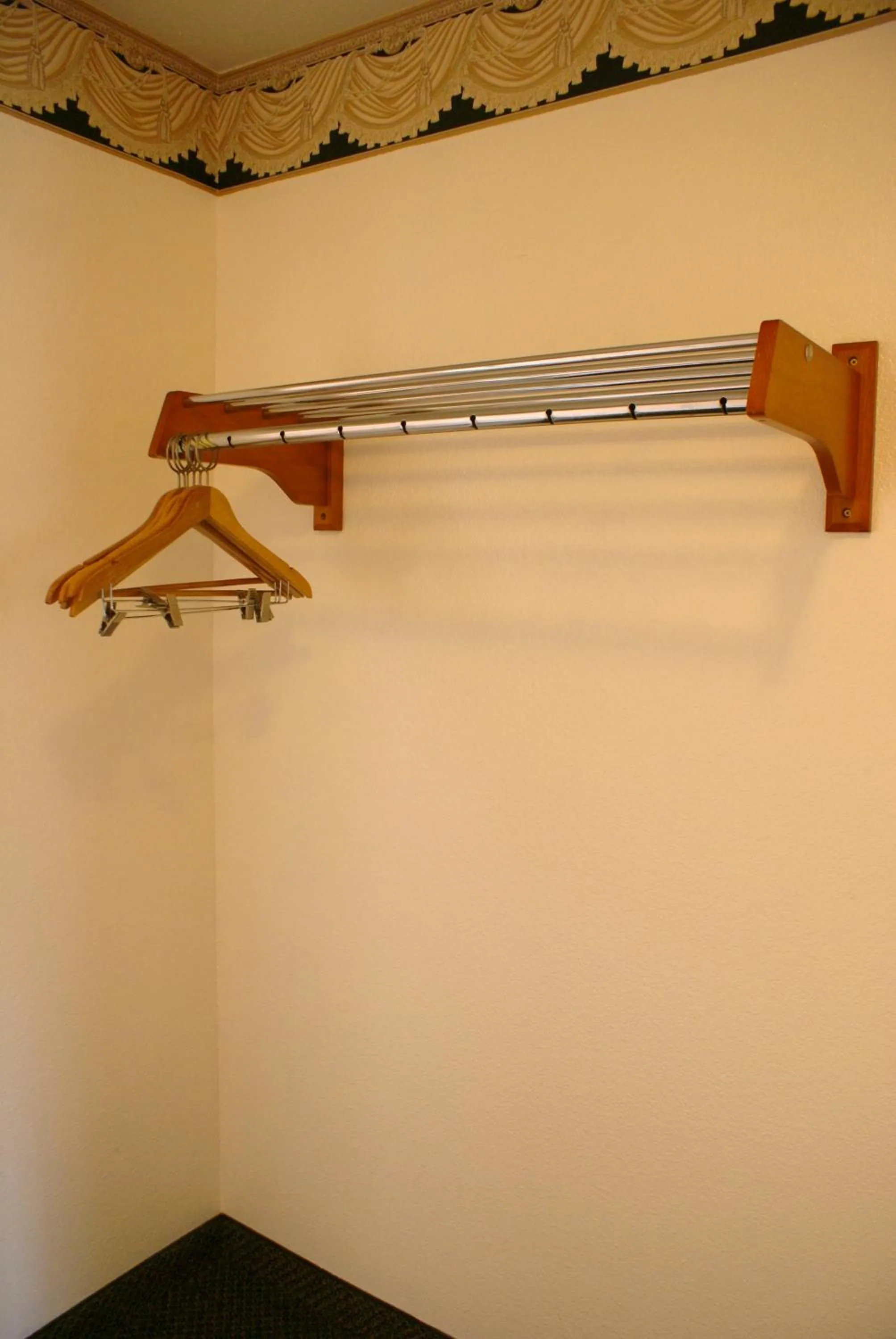 Decorative detail in Airport Inn