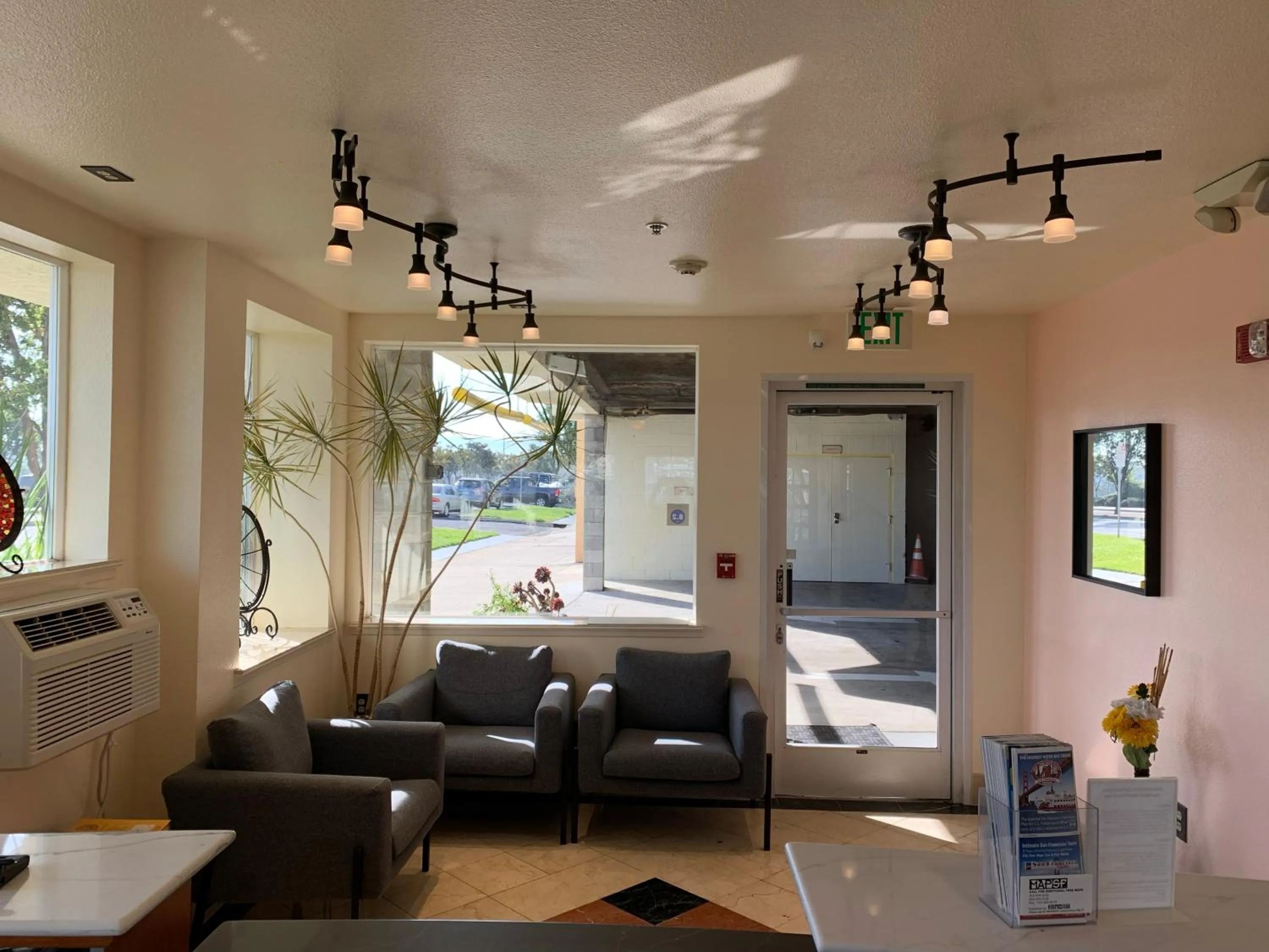 Lobby or reception in Airport Inn