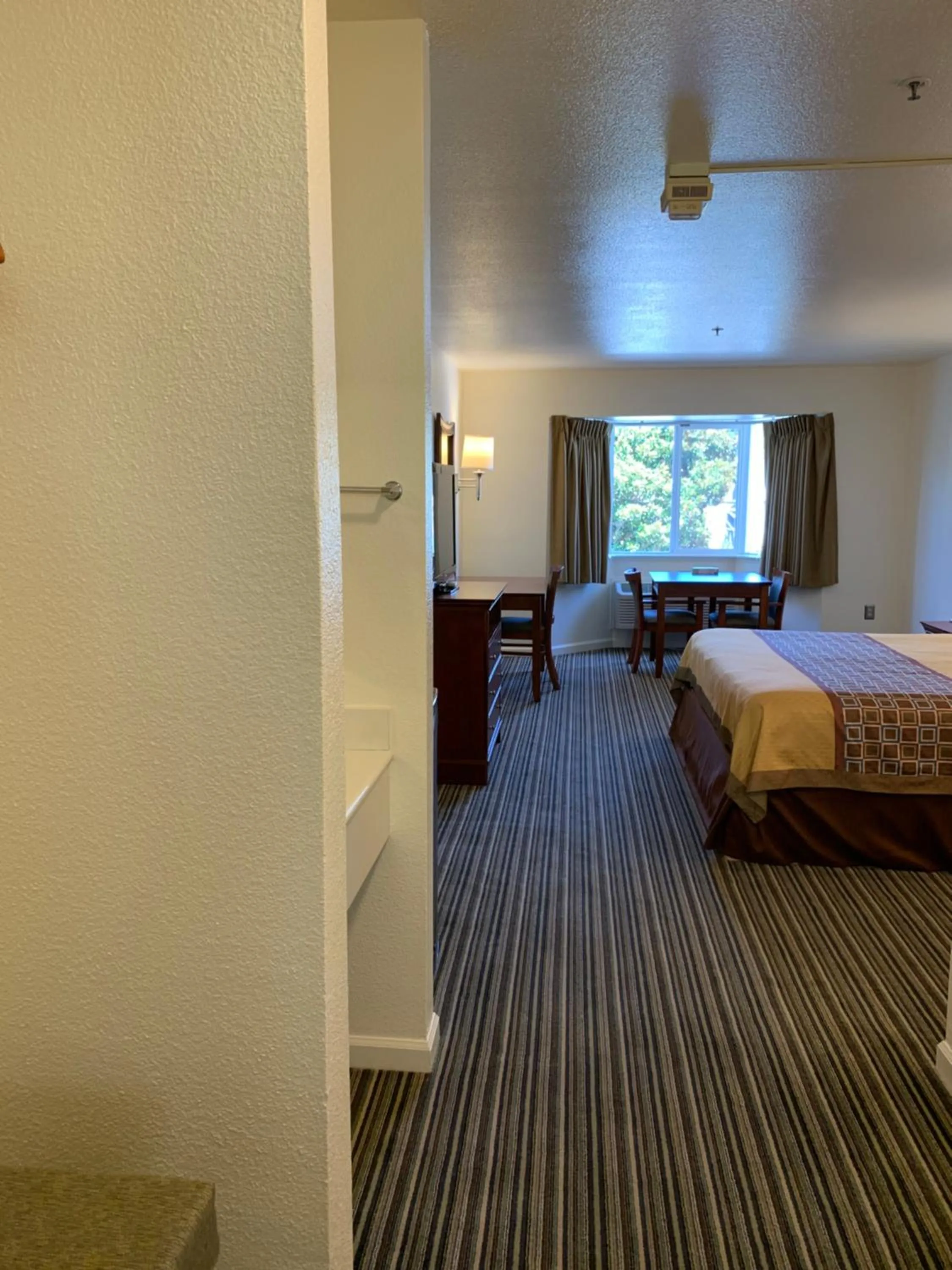 Bedroom, Bed in Airport Inn