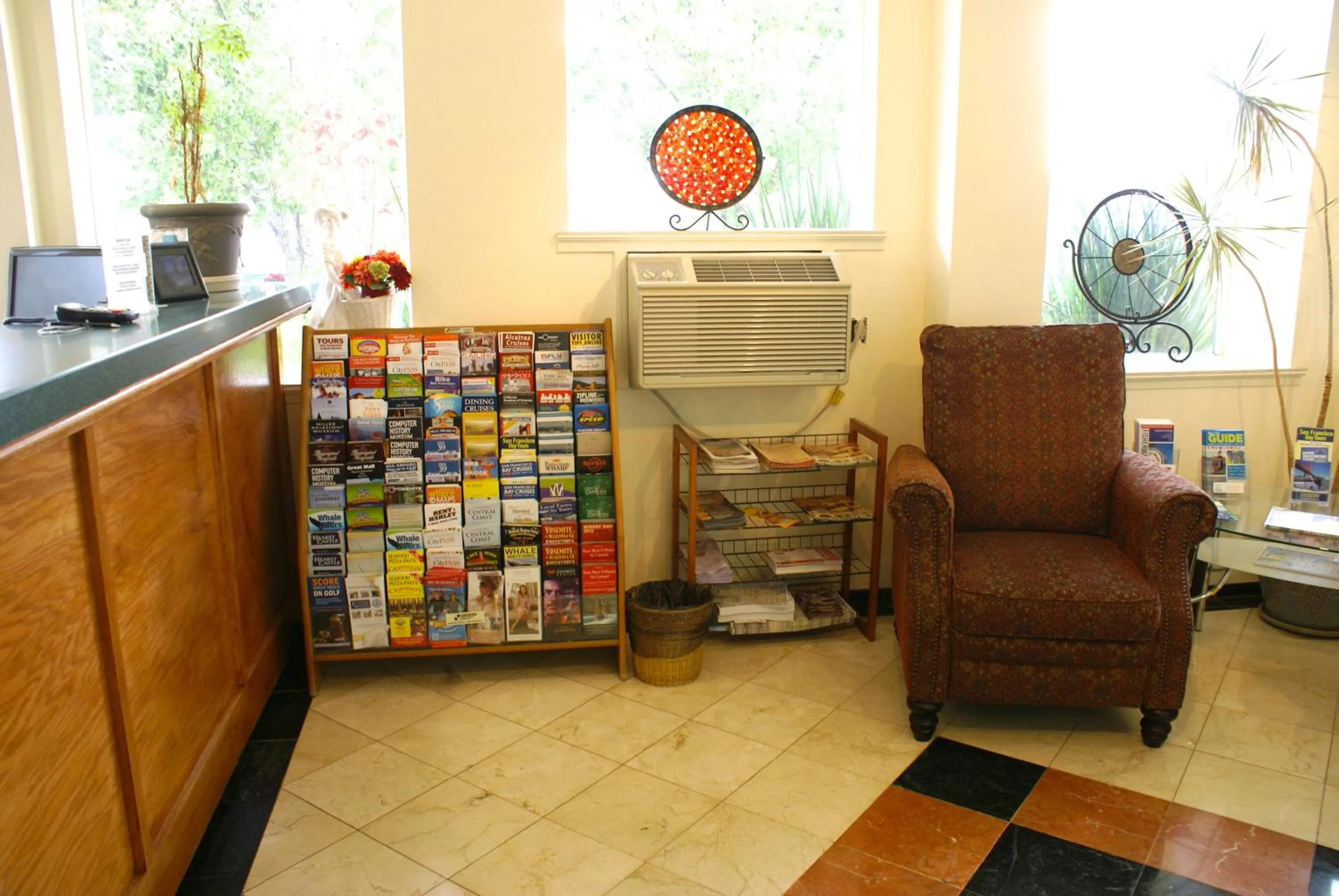 Lobby or reception in Airport Inn