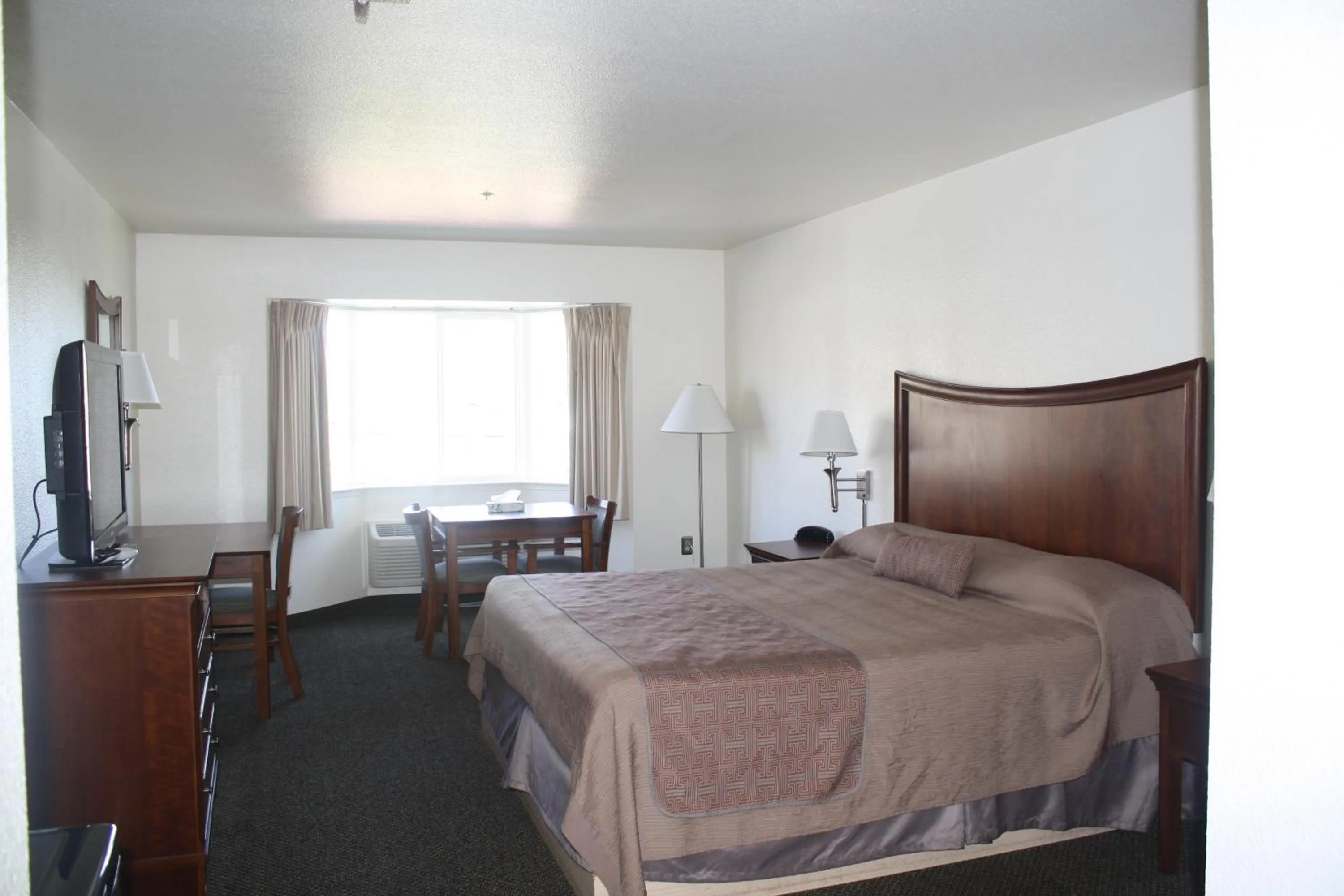 Photo of the whole room, Bed in Airport Inn