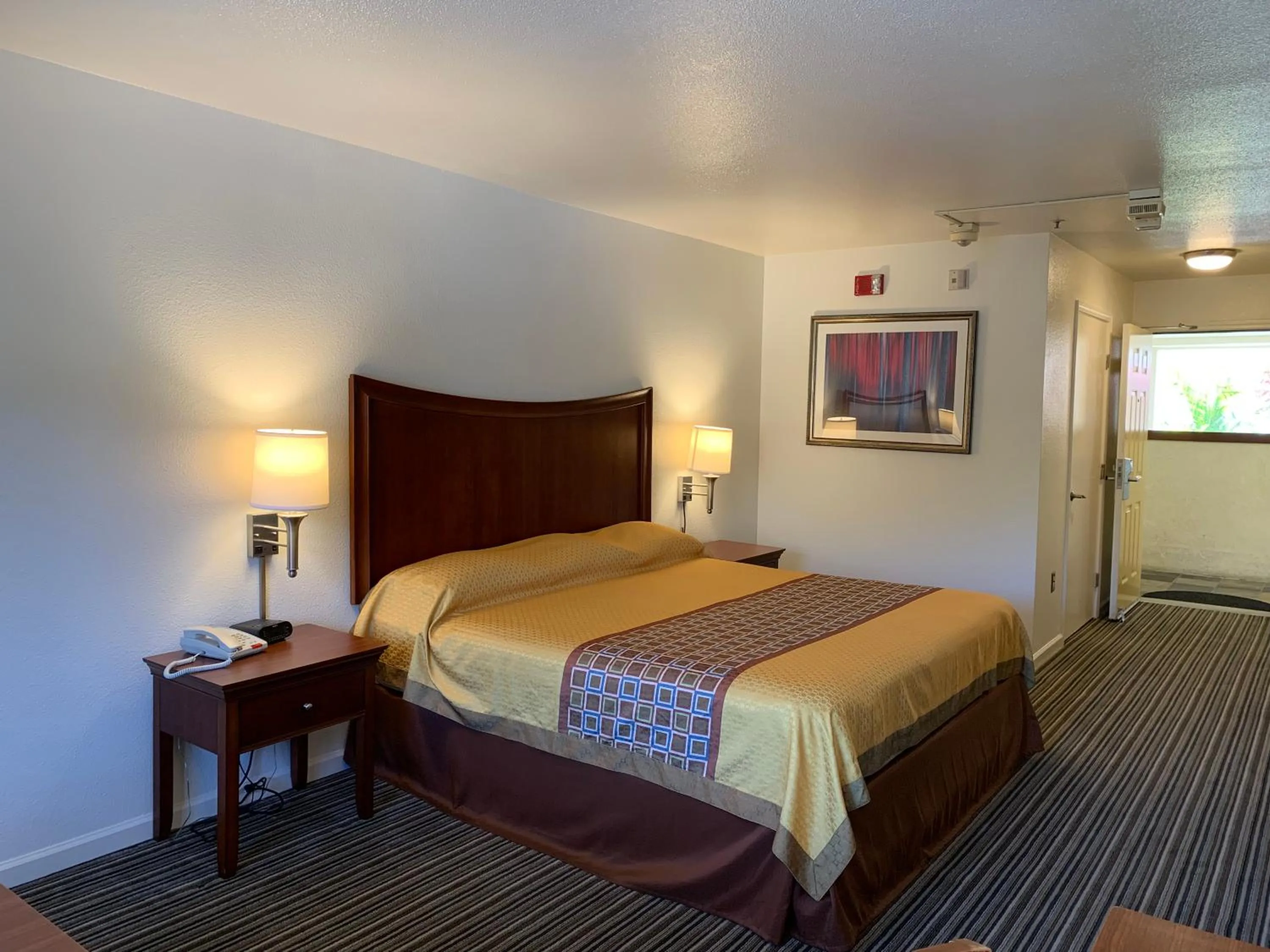 Bedroom, Bed in Airport Inn