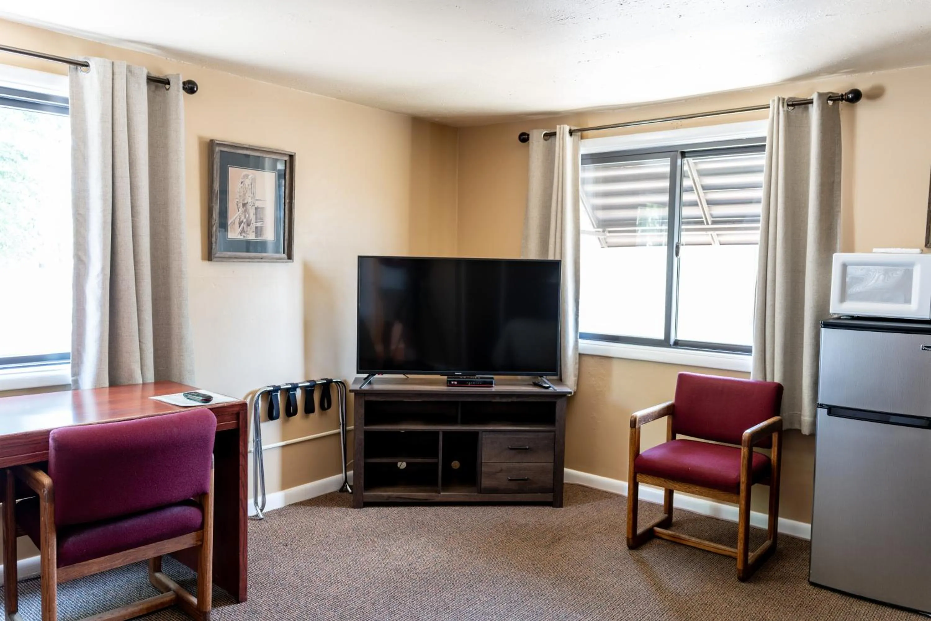 TV and multimedia in Oregon Trail Inn