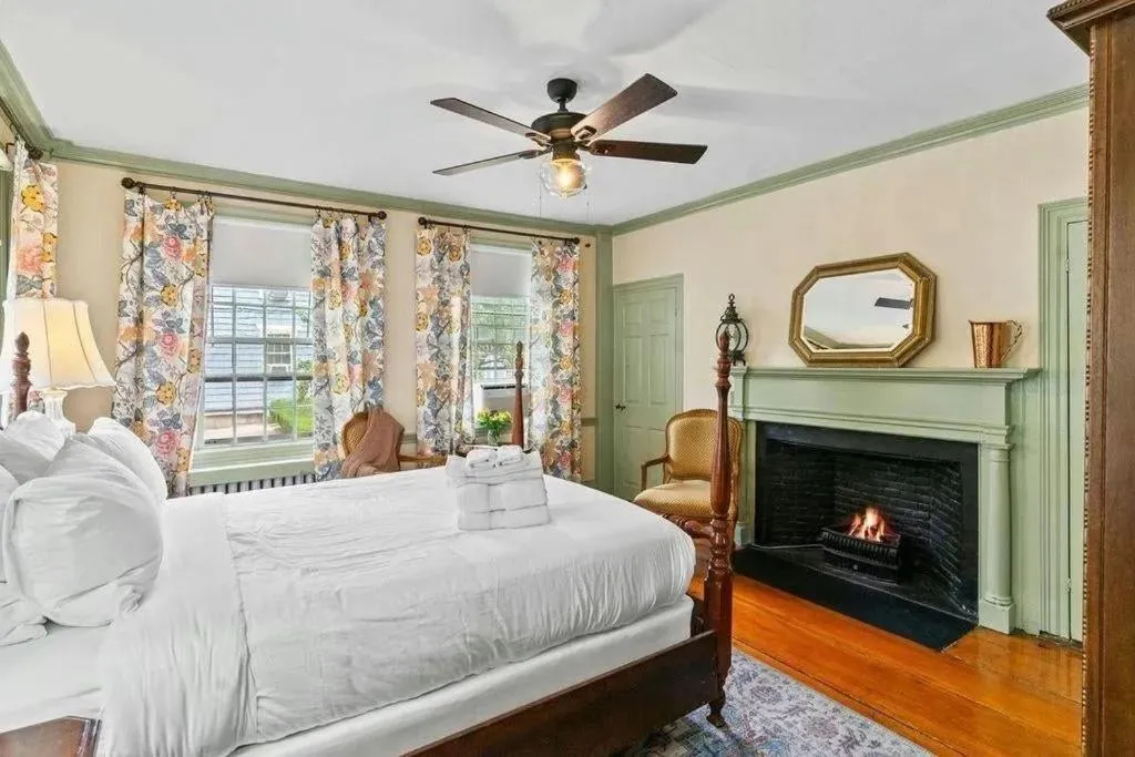 Bed in William's Grant Inn Bed and Breakfast