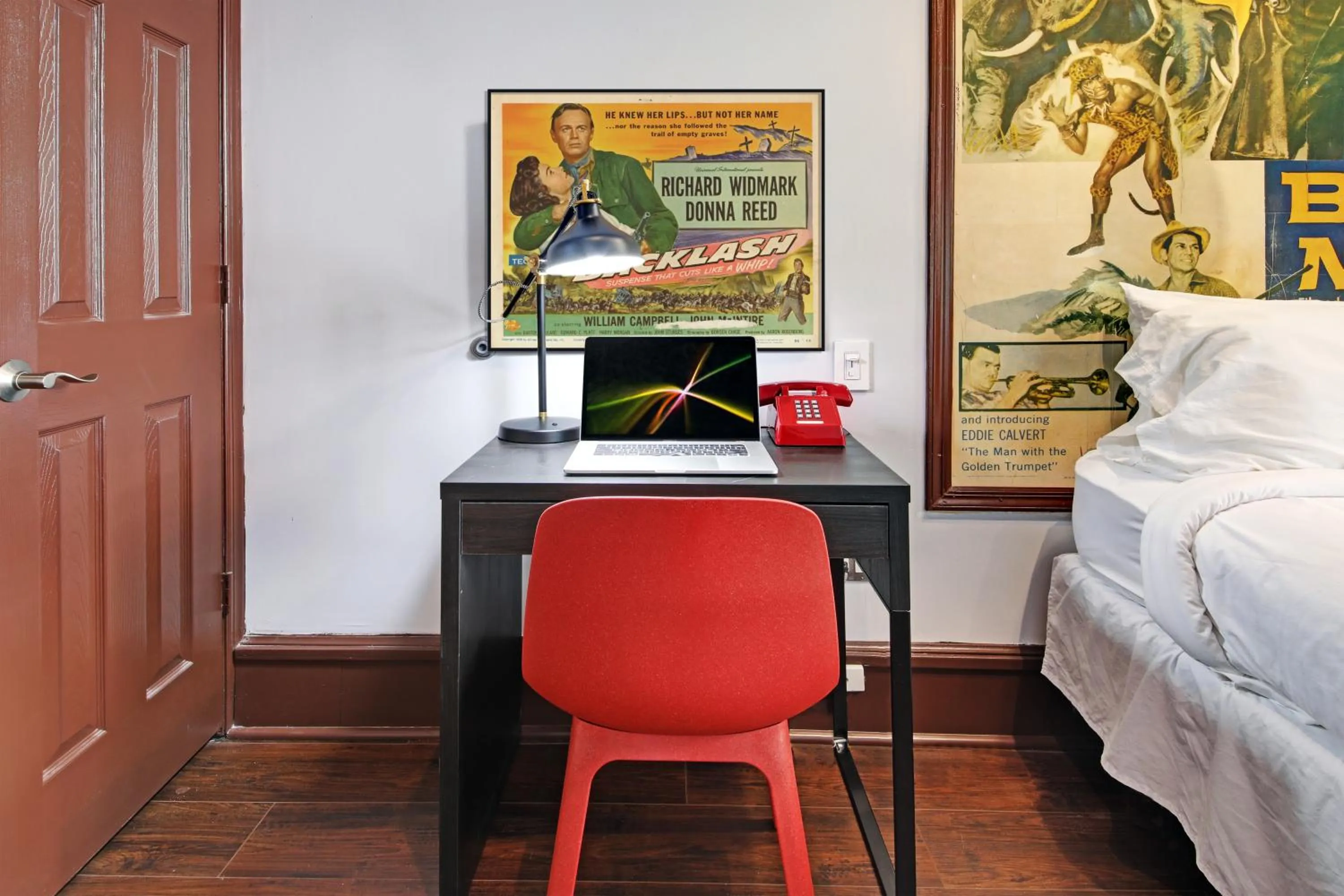 Bed in Chelsea Pines Inn