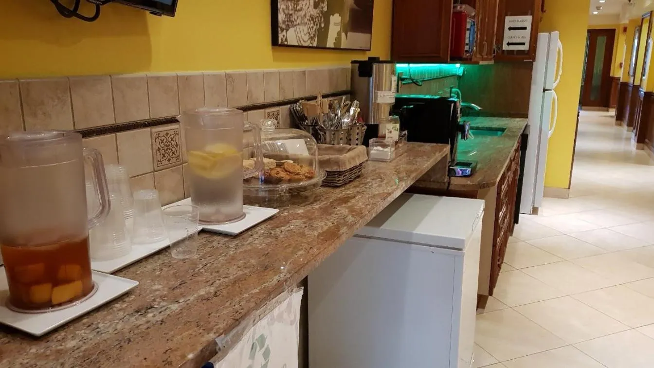 Breakfast in Chelsea Pines Inn