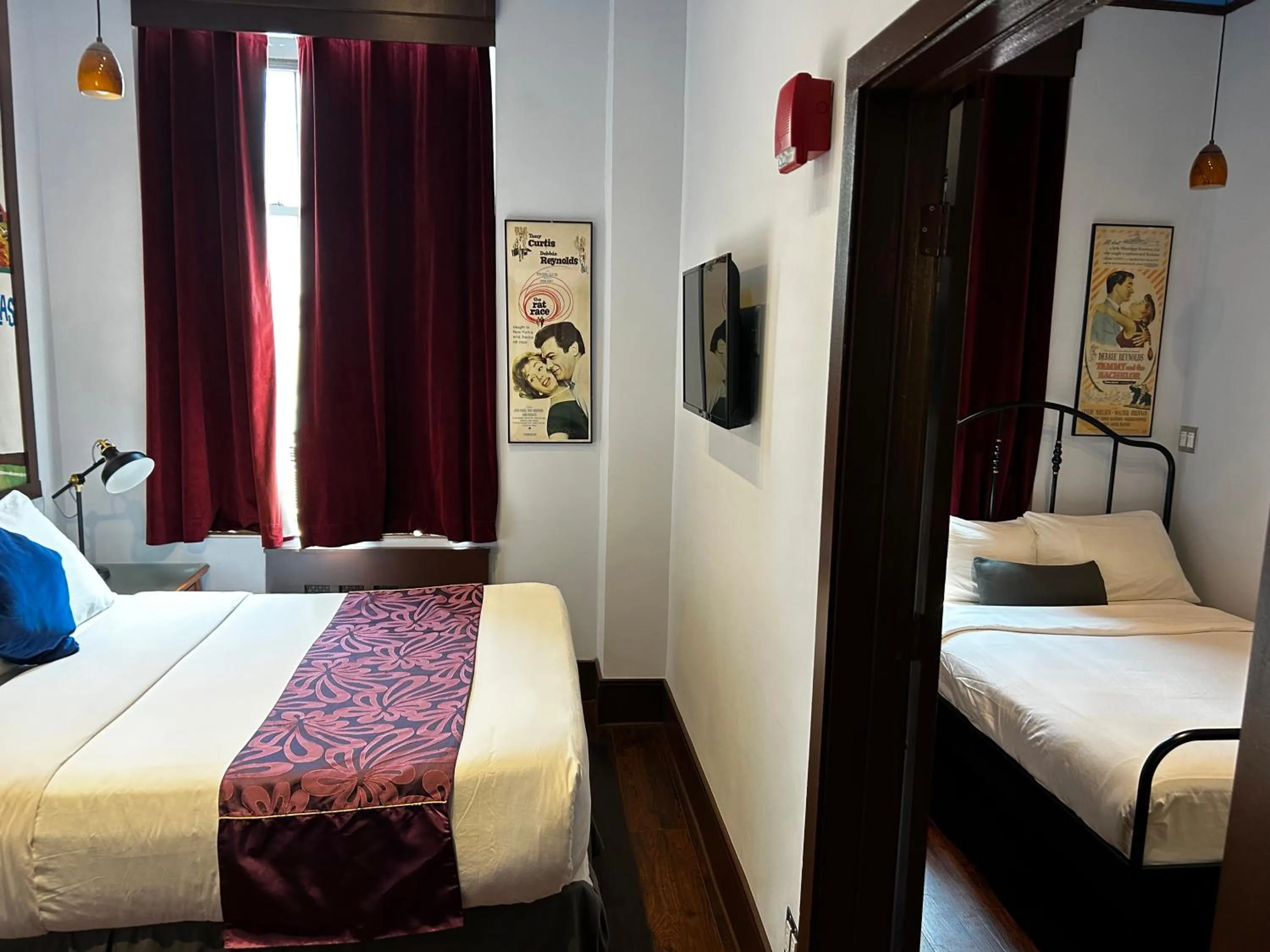 Bed in Chelsea Pines Inn