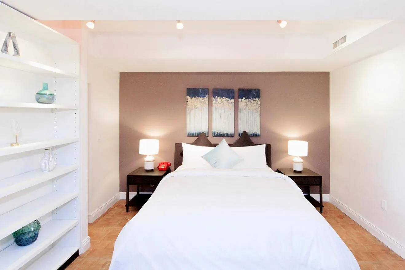 Bed in Chelsea Pines Inn