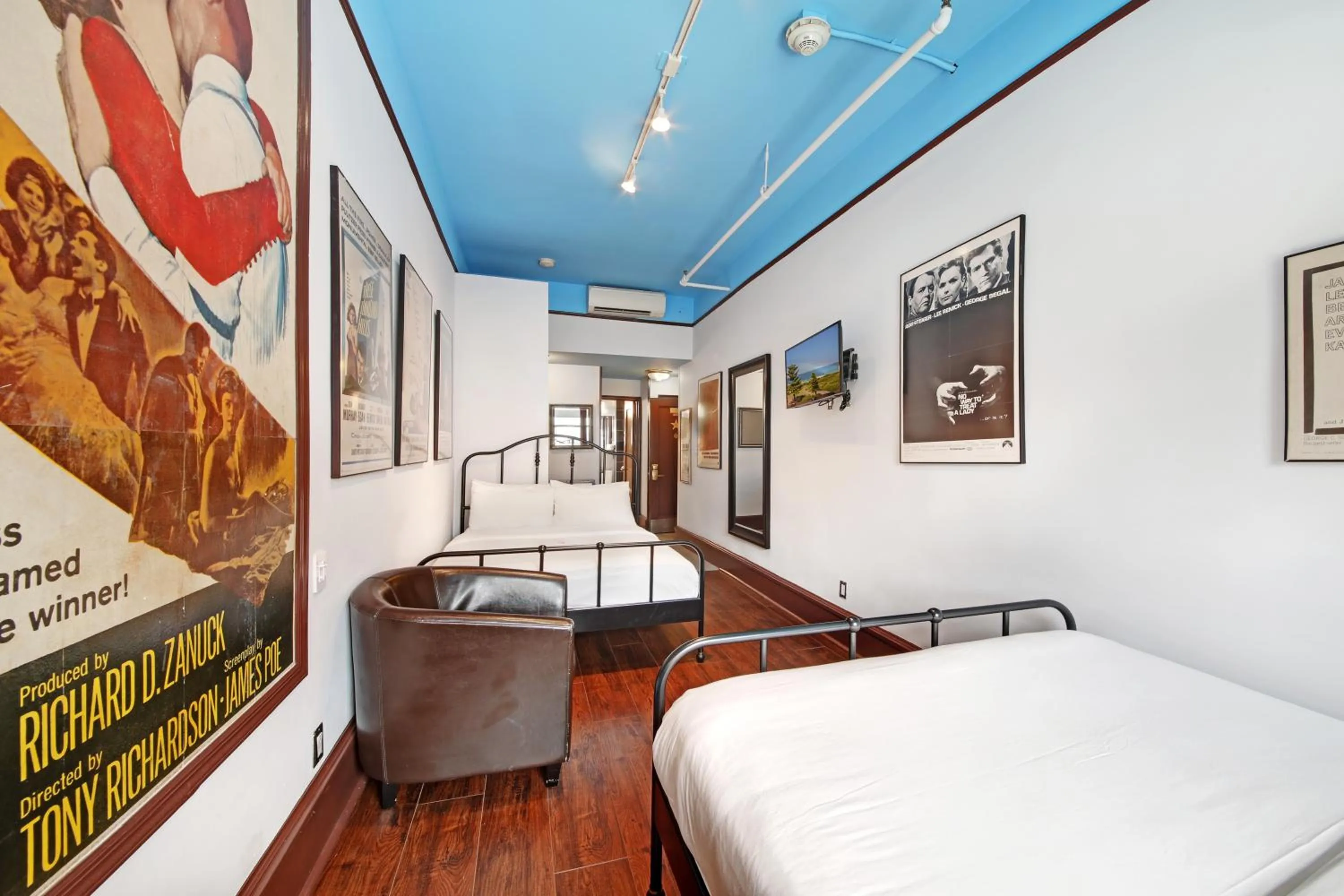 Bed in Chelsea Pines Inn