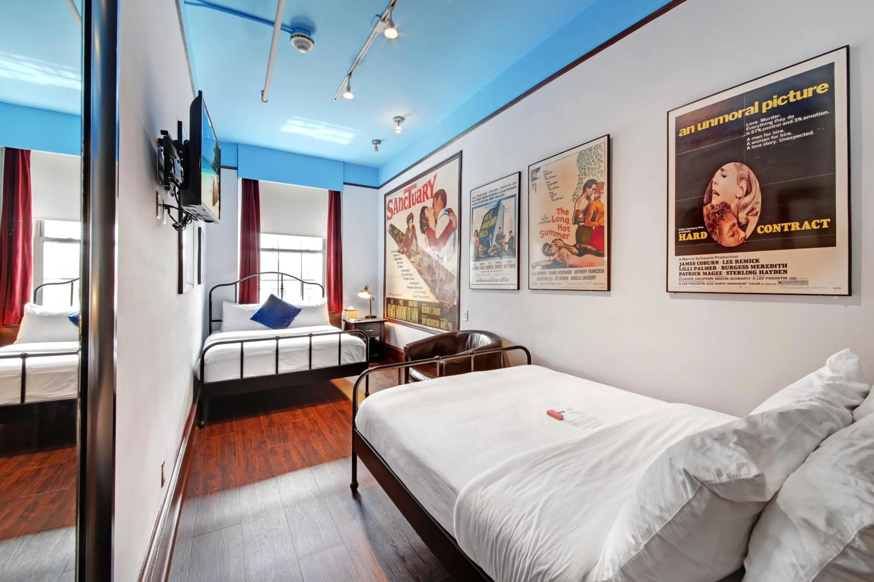 Bed in Chelsea Pines Inn