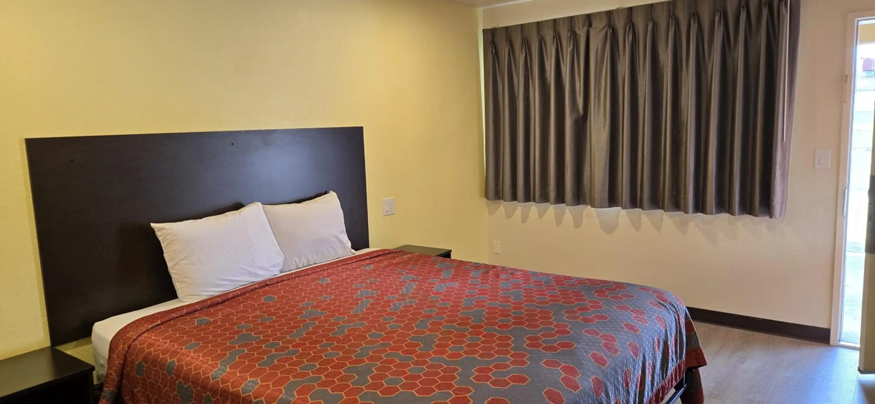 Bed in Grapevine Inn