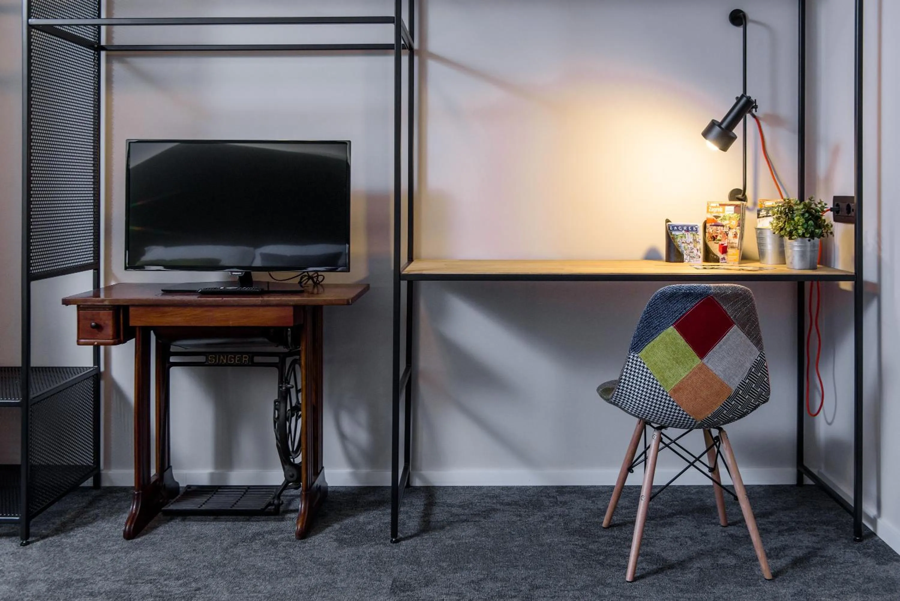 TV and multimedia in Stay Swanky Bed & Breakfast