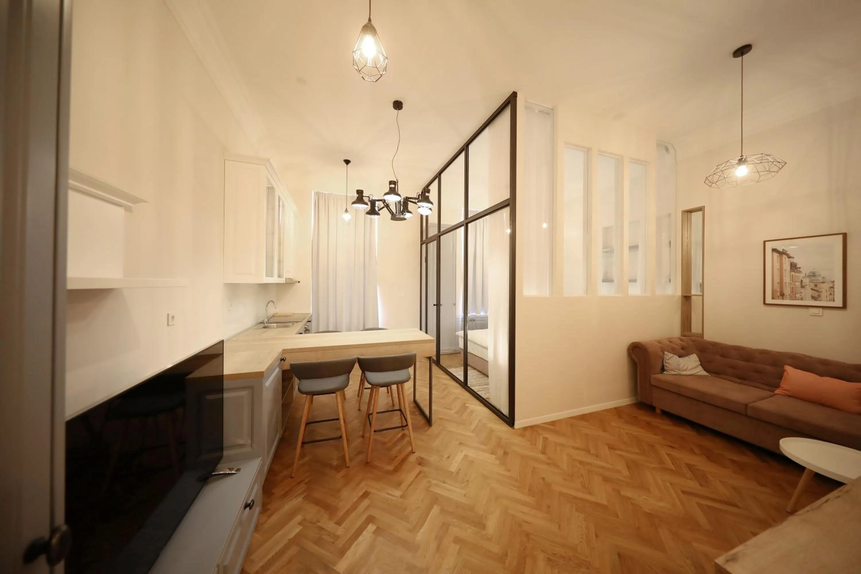 TV and multimedia in Stay Swanky Bed & Breakfast