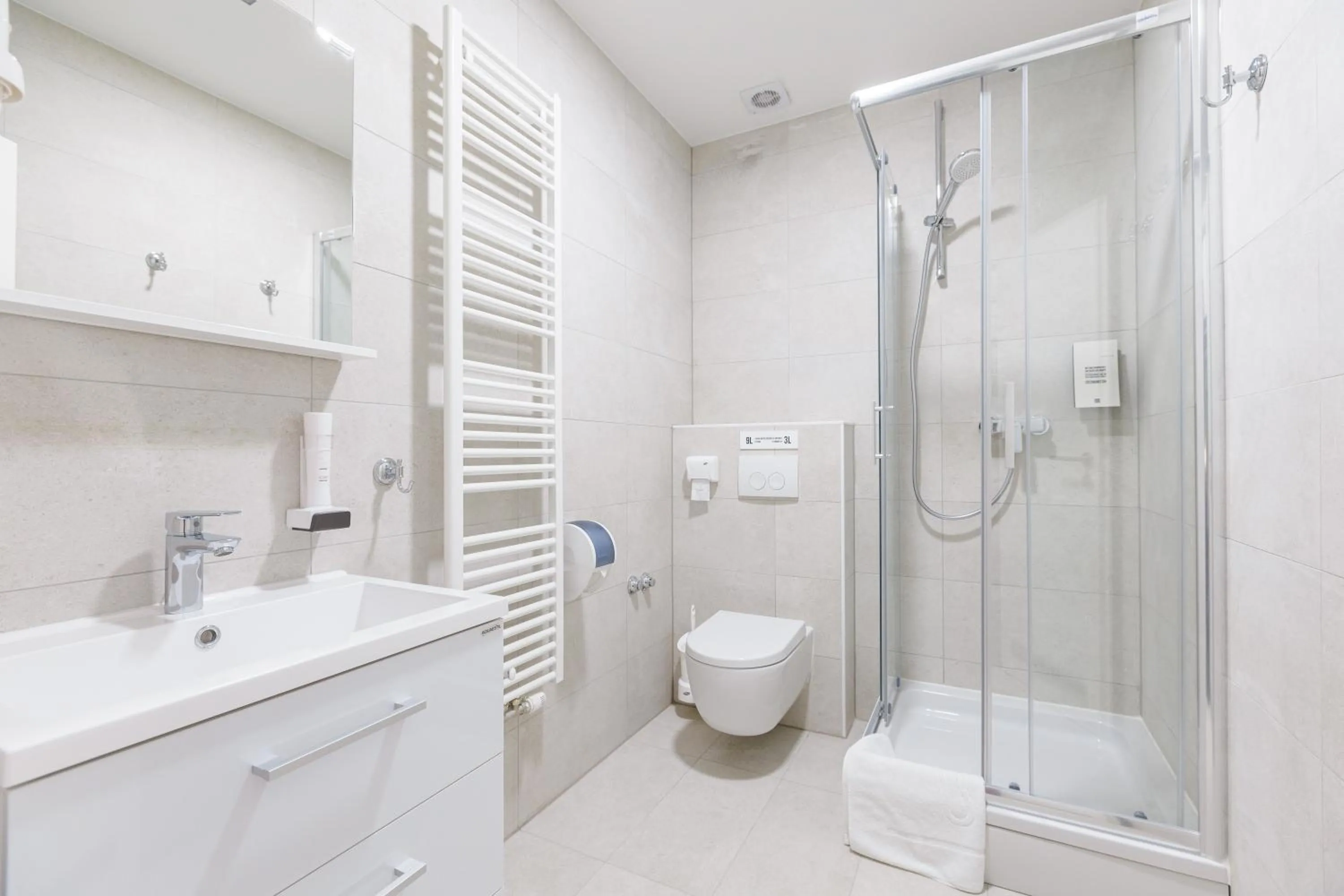 Shower in Stay Swanky Bed & Breakfast