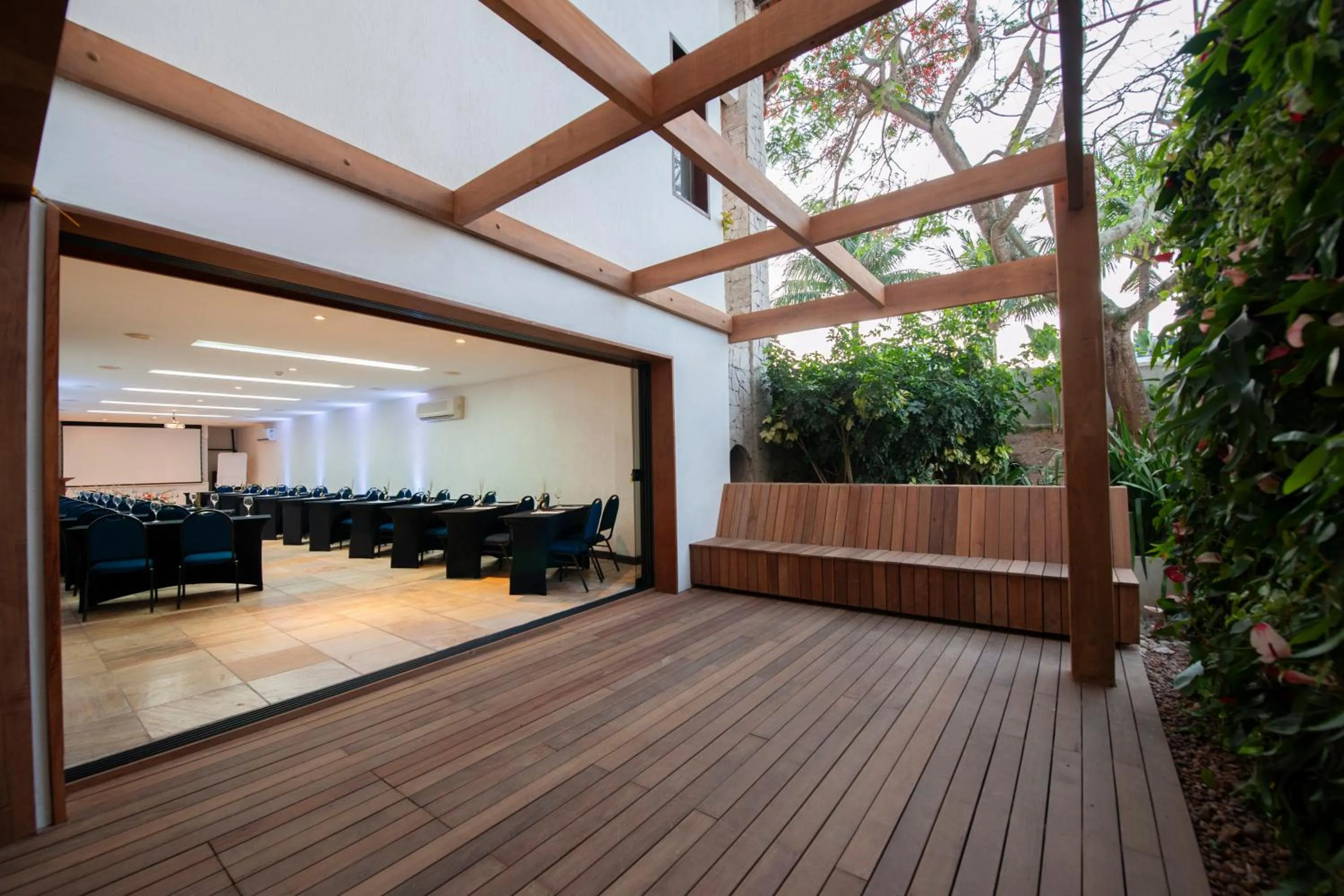 Meeting/conference room in Hotel Pontal de Ubu