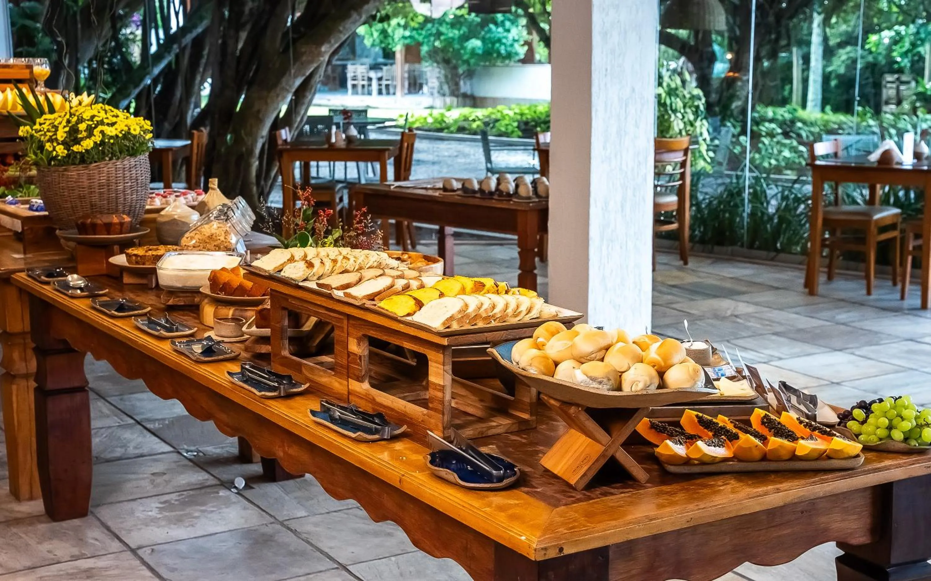 Buffet breakfast in Hotel Pontal de Ubu