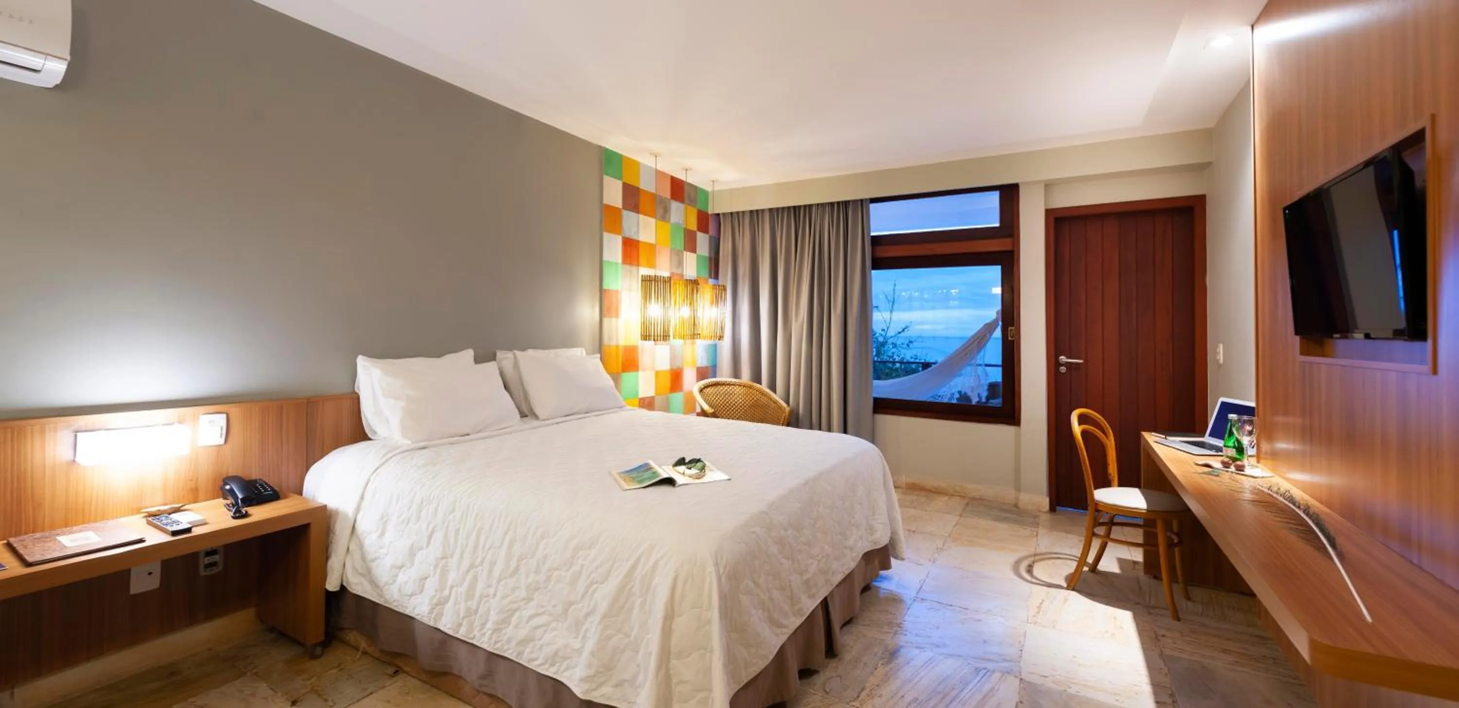 Bedroom, Bed in Hotel Pontal de Ubu