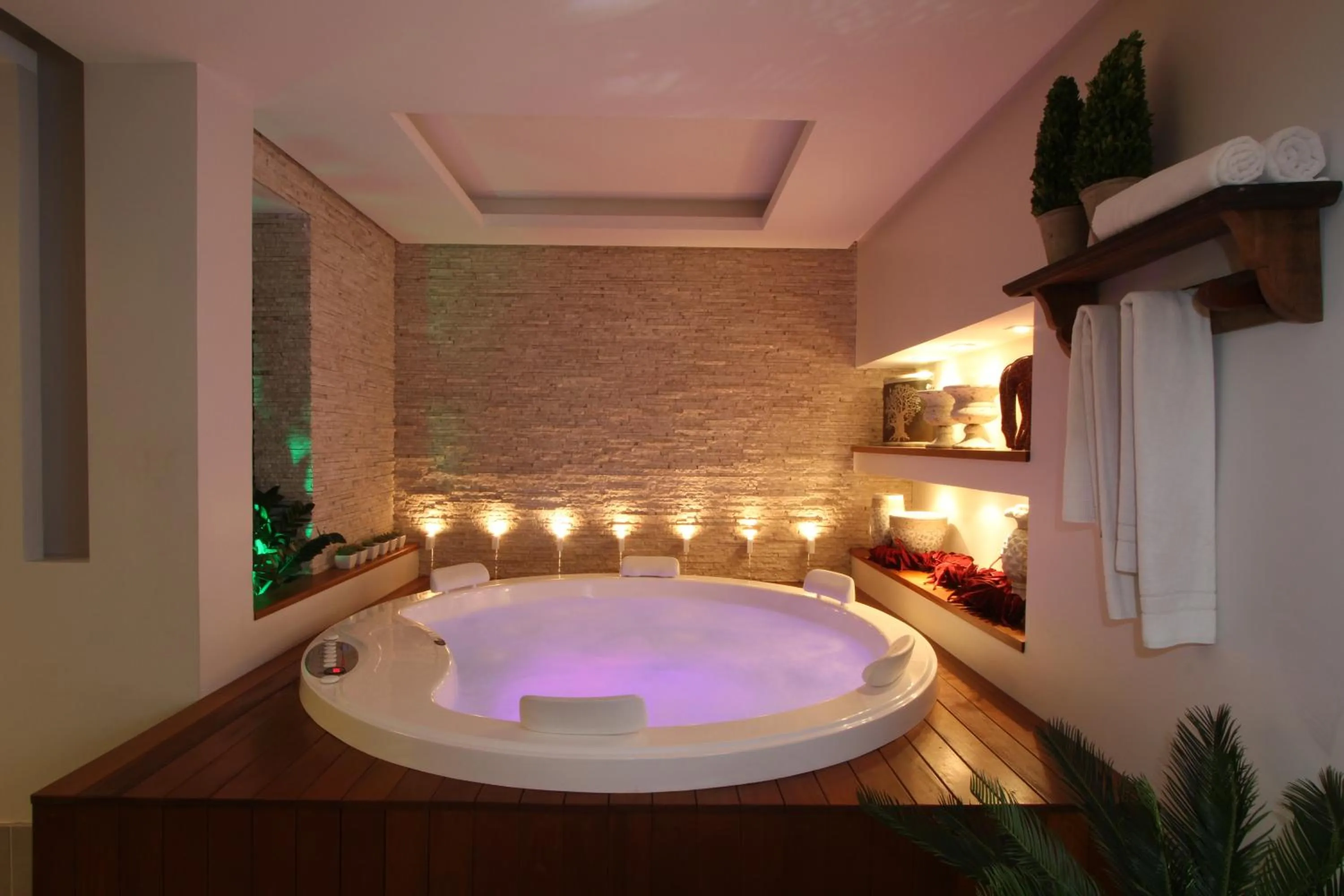 Hot Tub in Hotel Pontal de Ubu