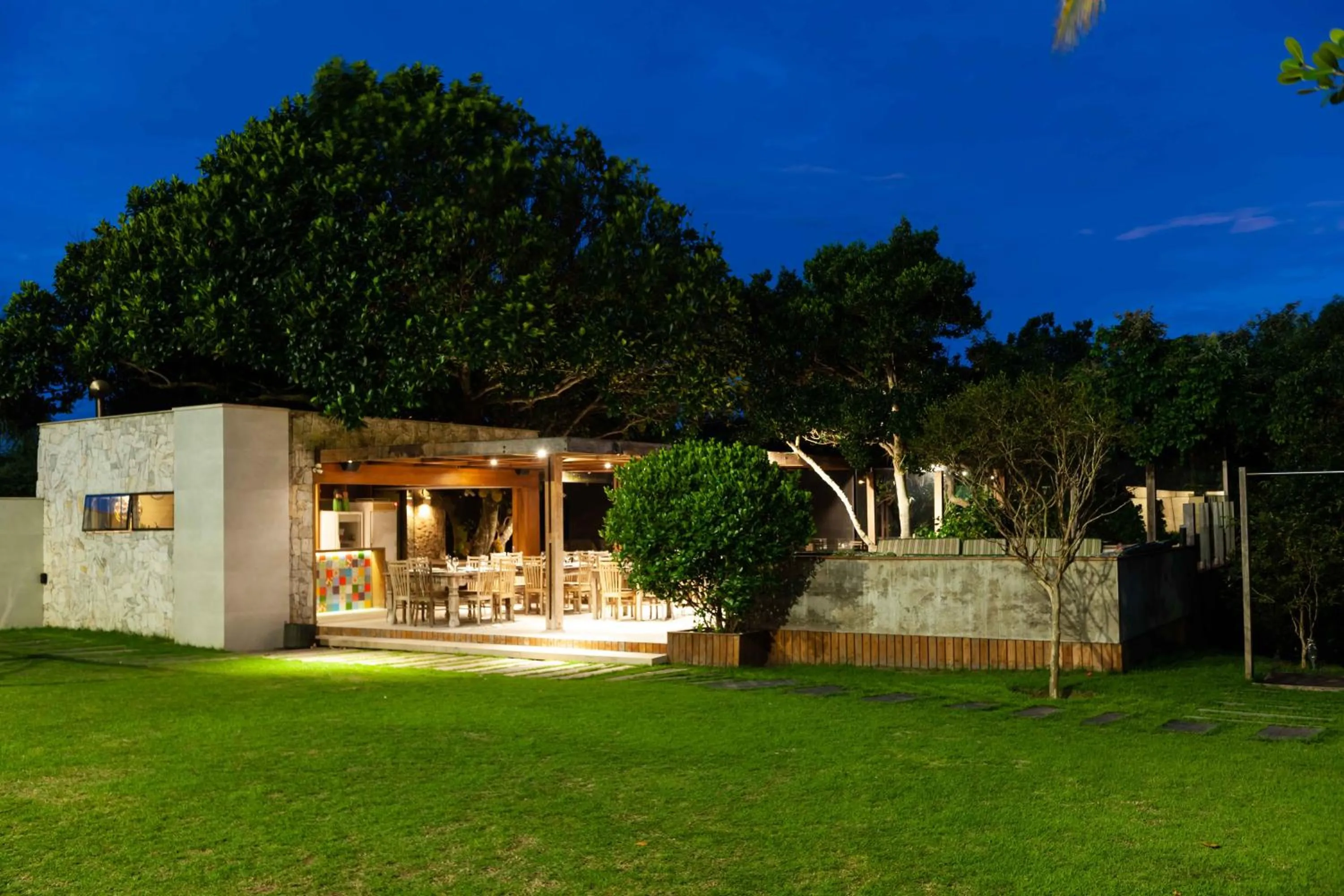 Night in Hotel Pontal de Ubu