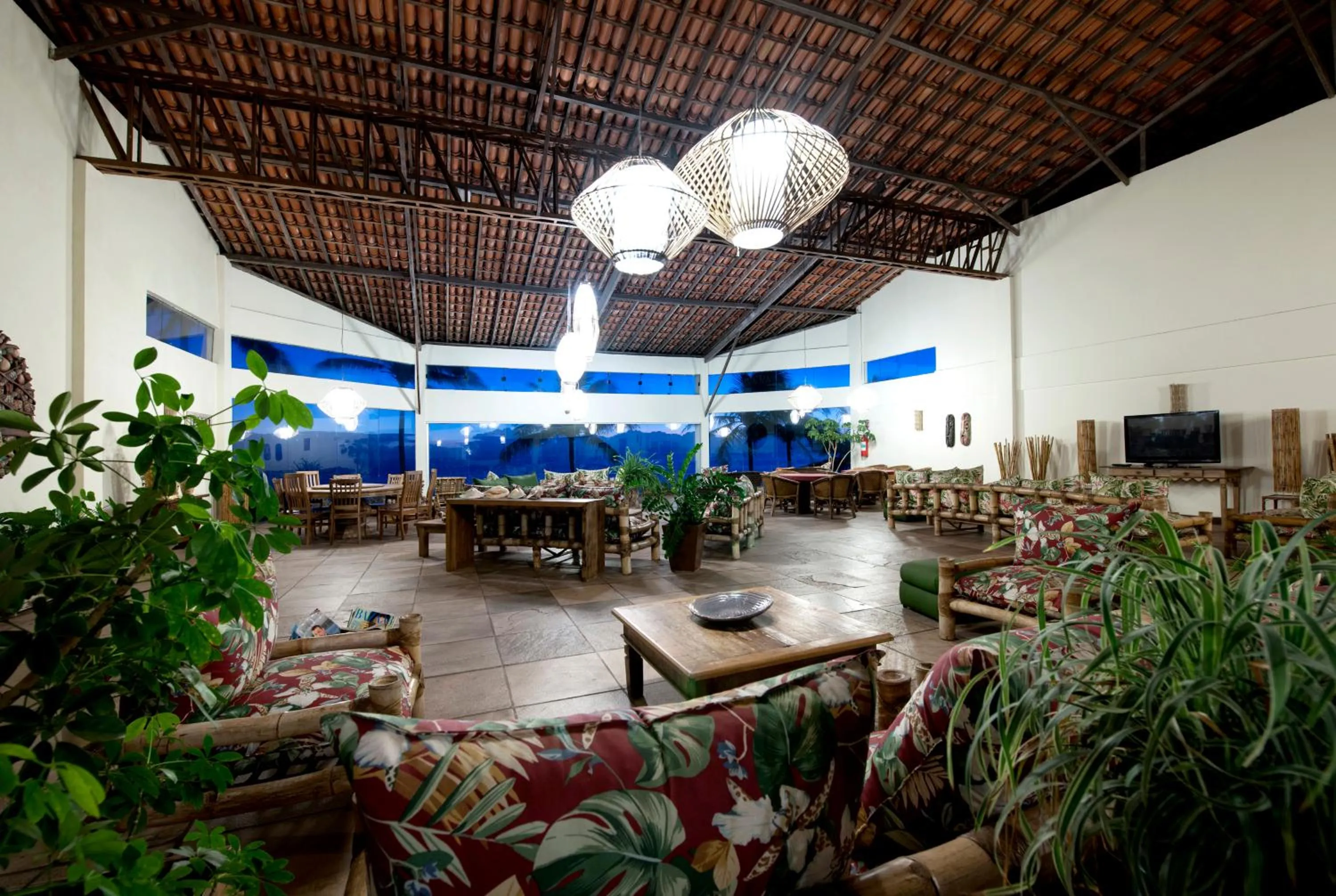 Communal lounge/ TV room in Hotel Pontal de Ubu