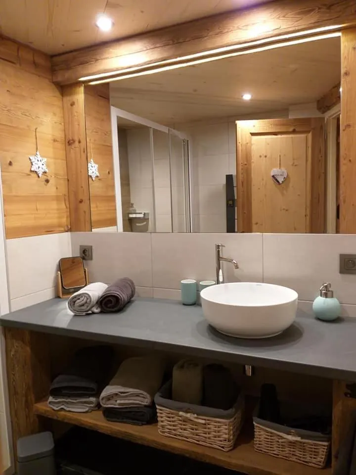 Shower in La grange d'Aldaré Chambres d'hôtes