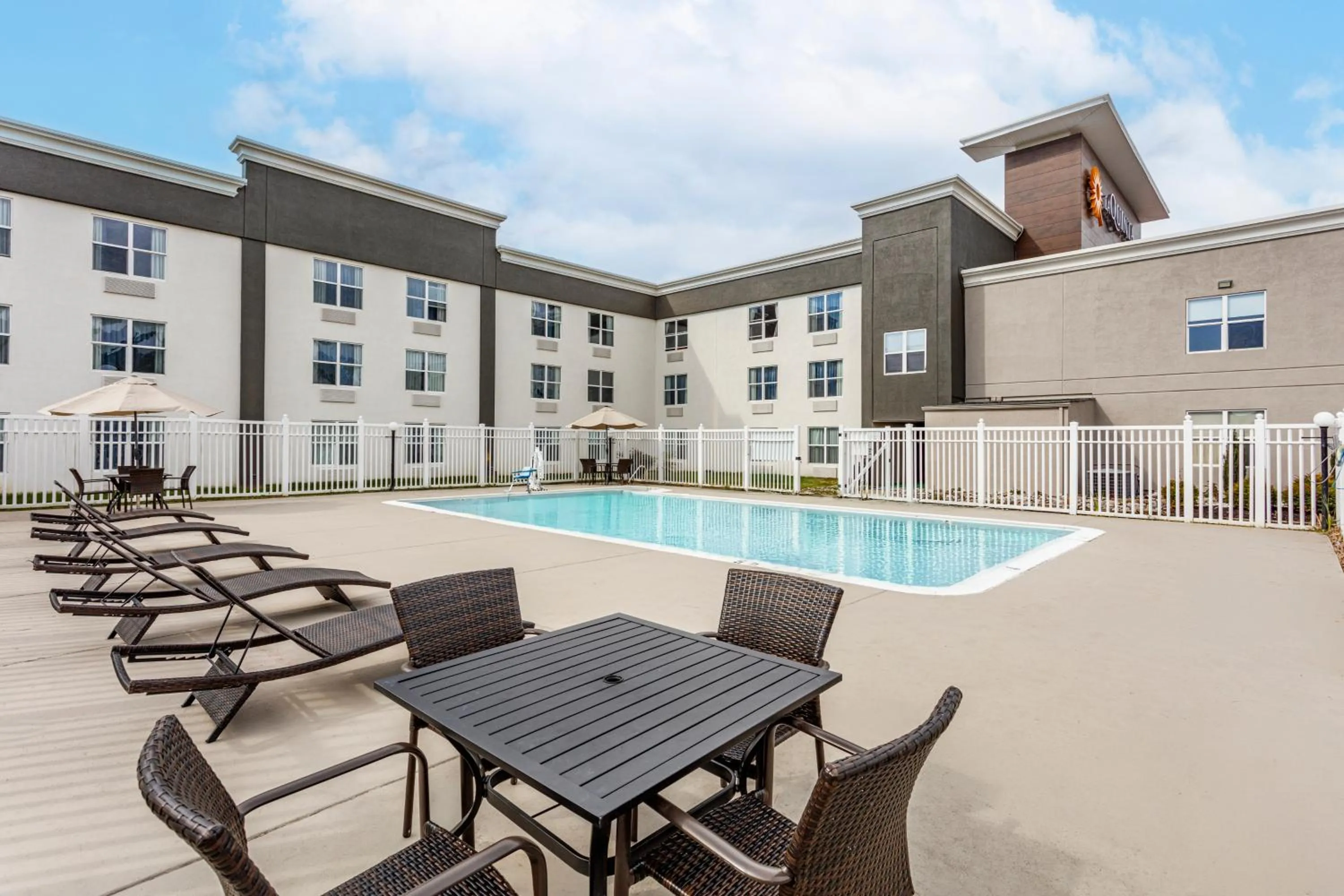 Swimming pool in La Quinta by Wyndham Lexington Park - Patuxent