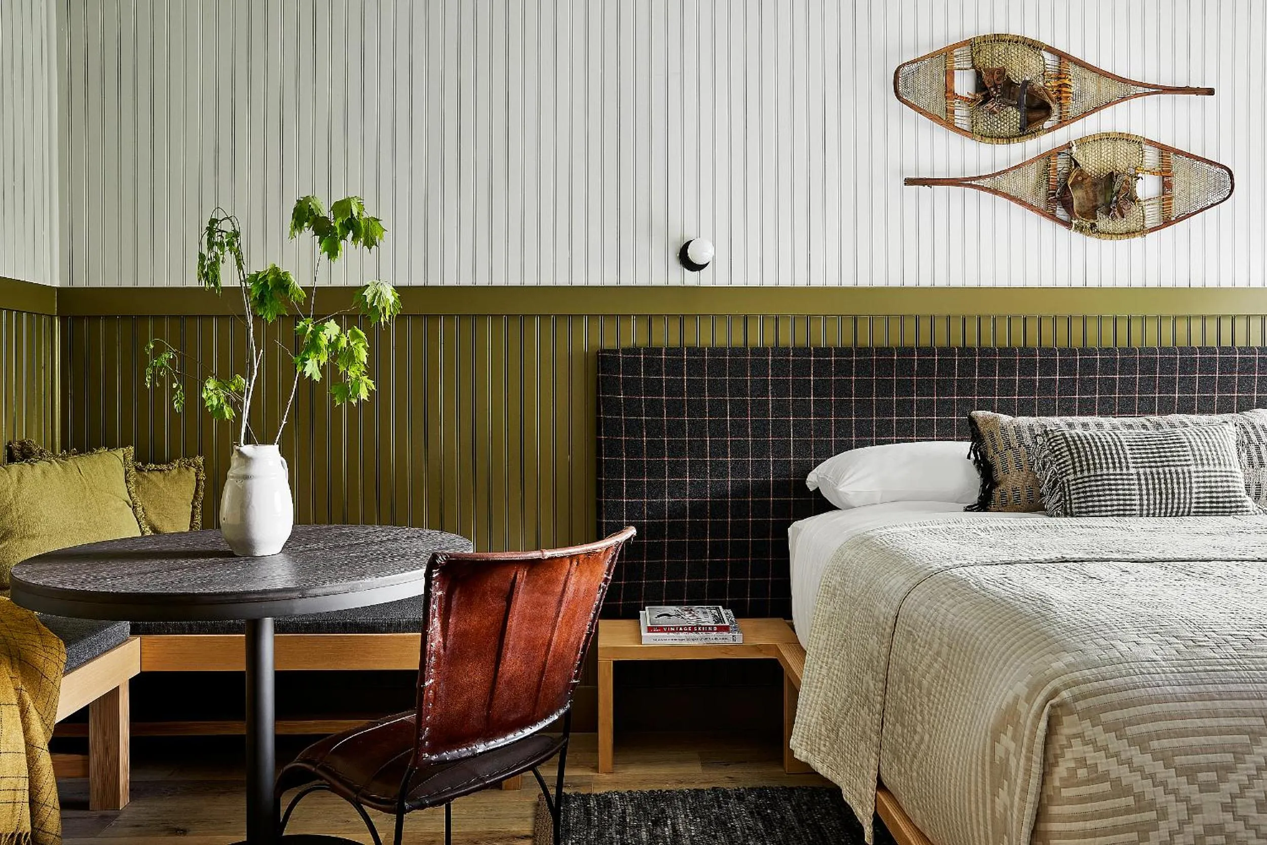 Bedroom in A Hotel Inn Sunapee