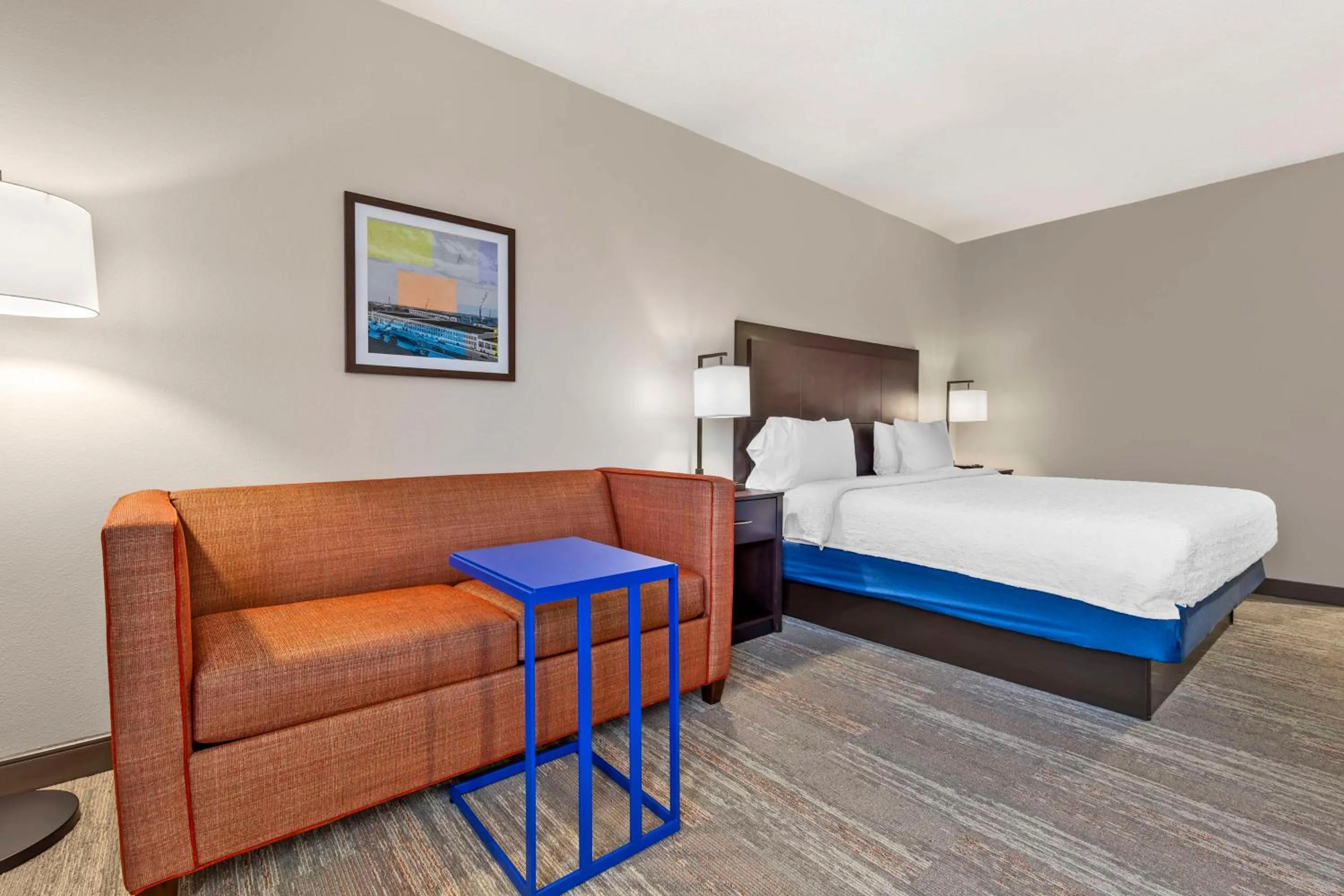 Photo of the whole room, Bed in Hampton Inn Mebane
