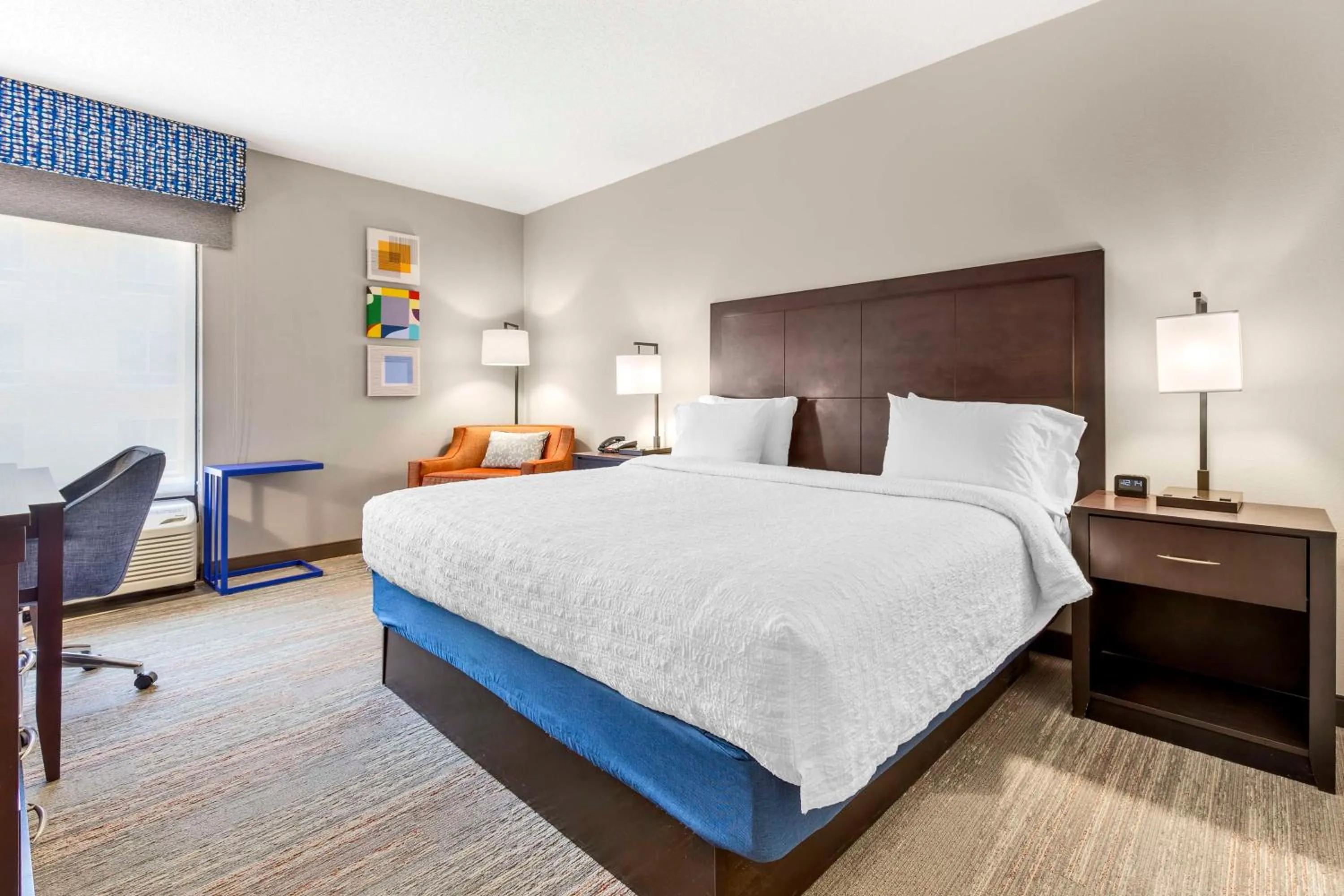 Photo of the whole room, Bed in Hampton Inn Mebane