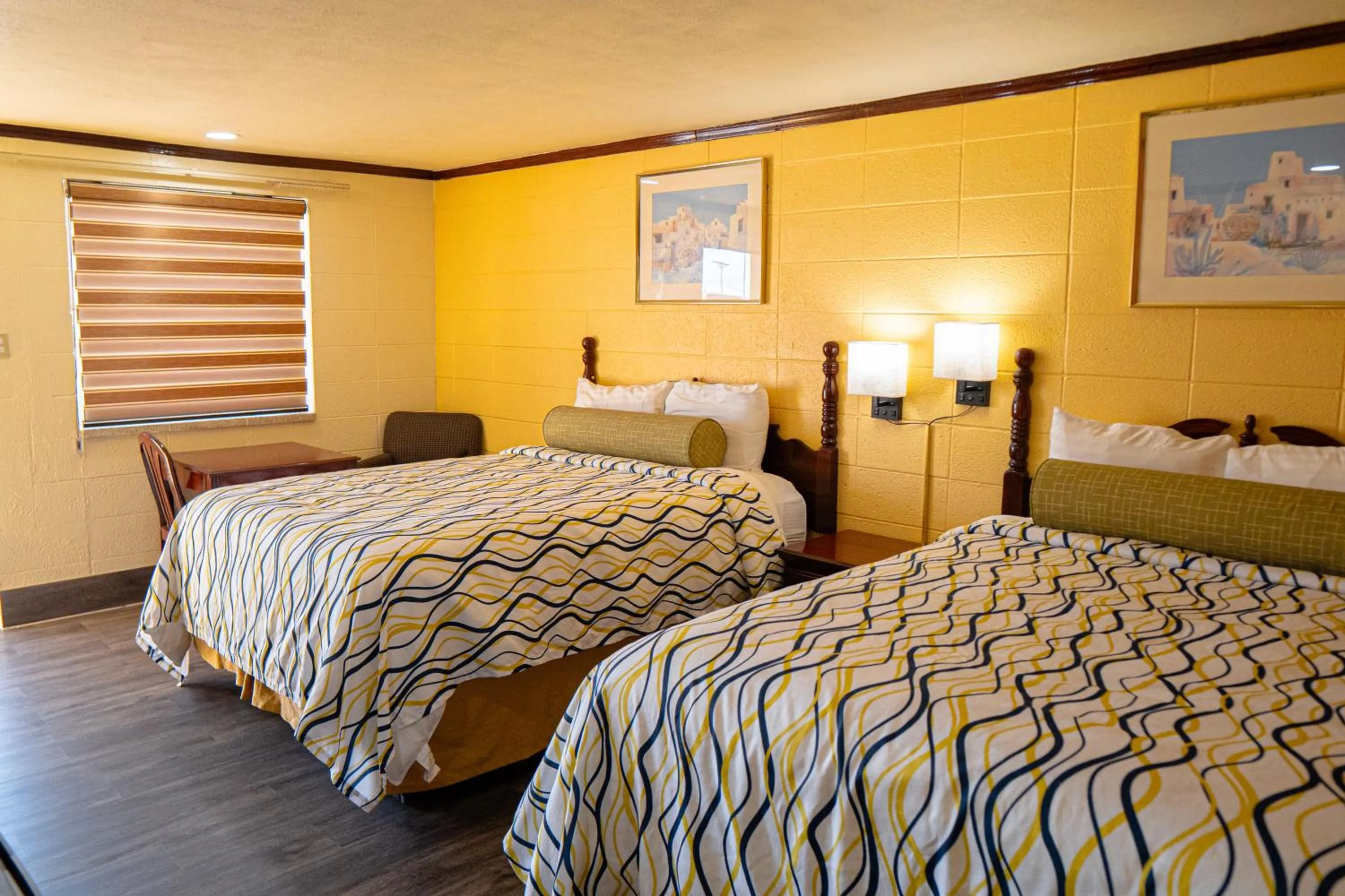 Bed in South Wind Inn