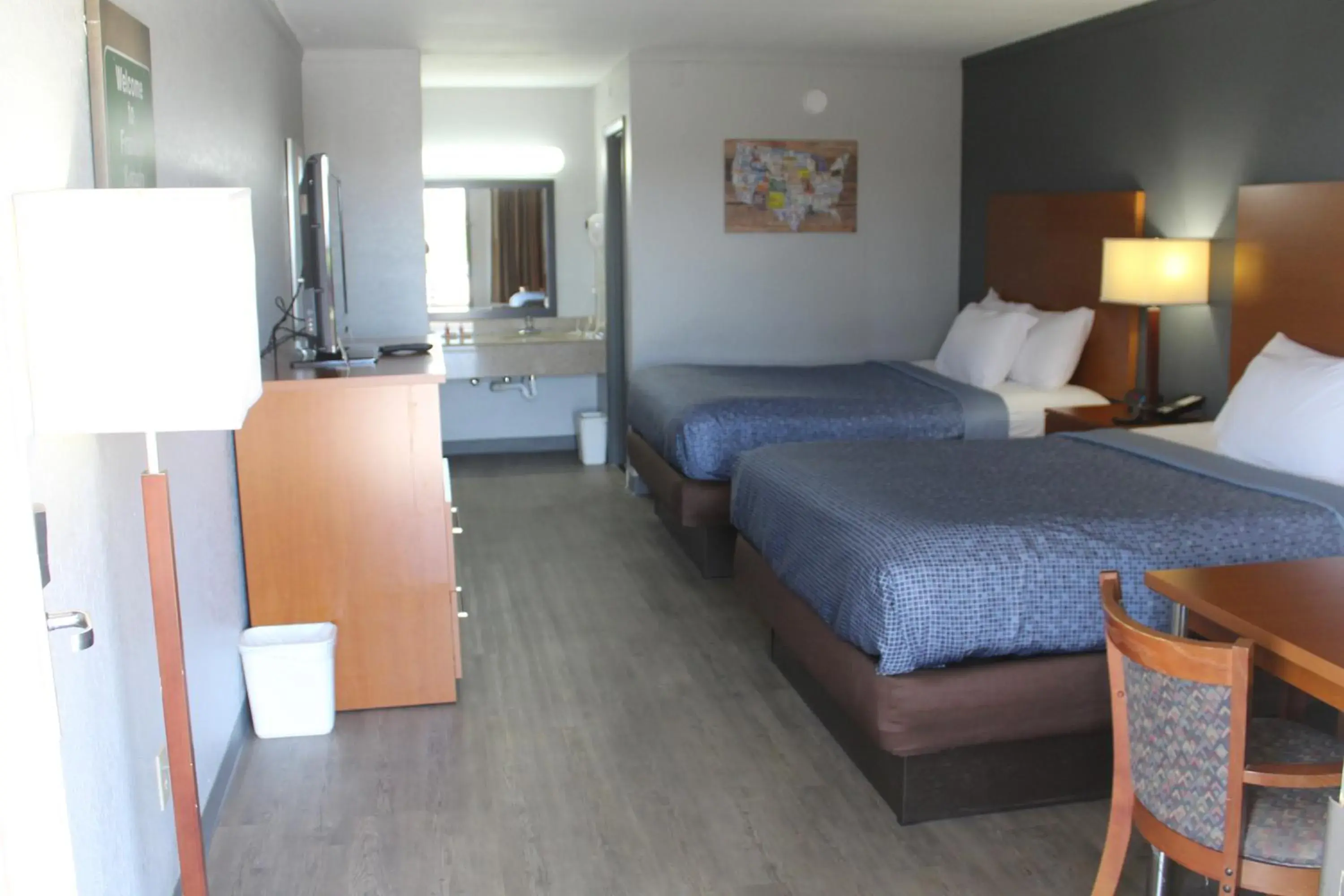 Queen Room with Two Queen Beds - Non-Smoking in Econo Lodge Franklin South Queen Room with Two Queen Beds - Non-Smoking in Econo Lodge Franklin South