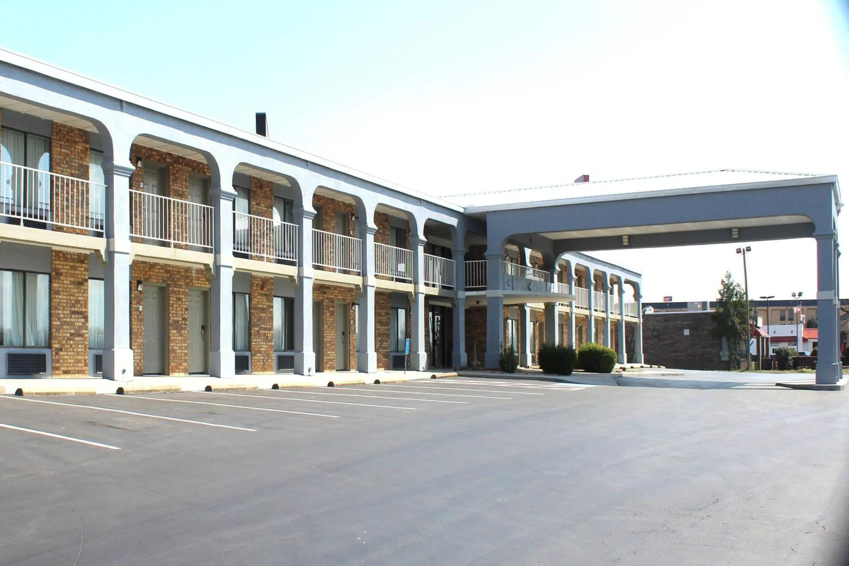 Property building in Econo Lodge Franklin South