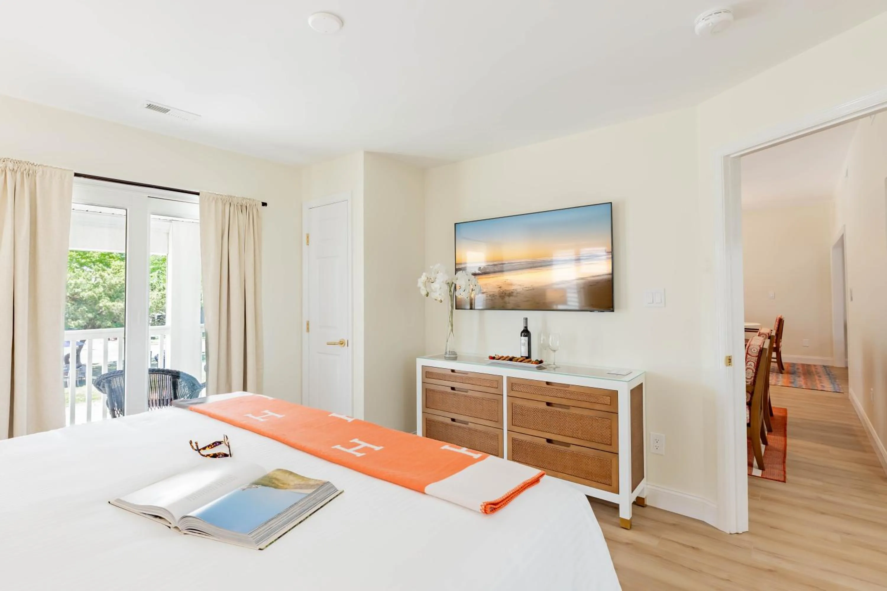 Bed in The Beach Club on Madison Avenue