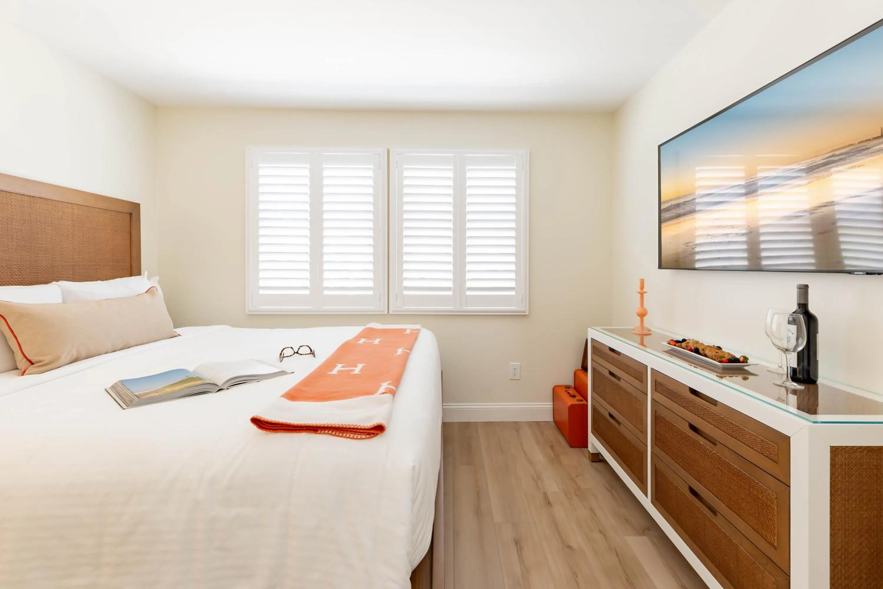 Bed in The Beach Club on Madison Avenue