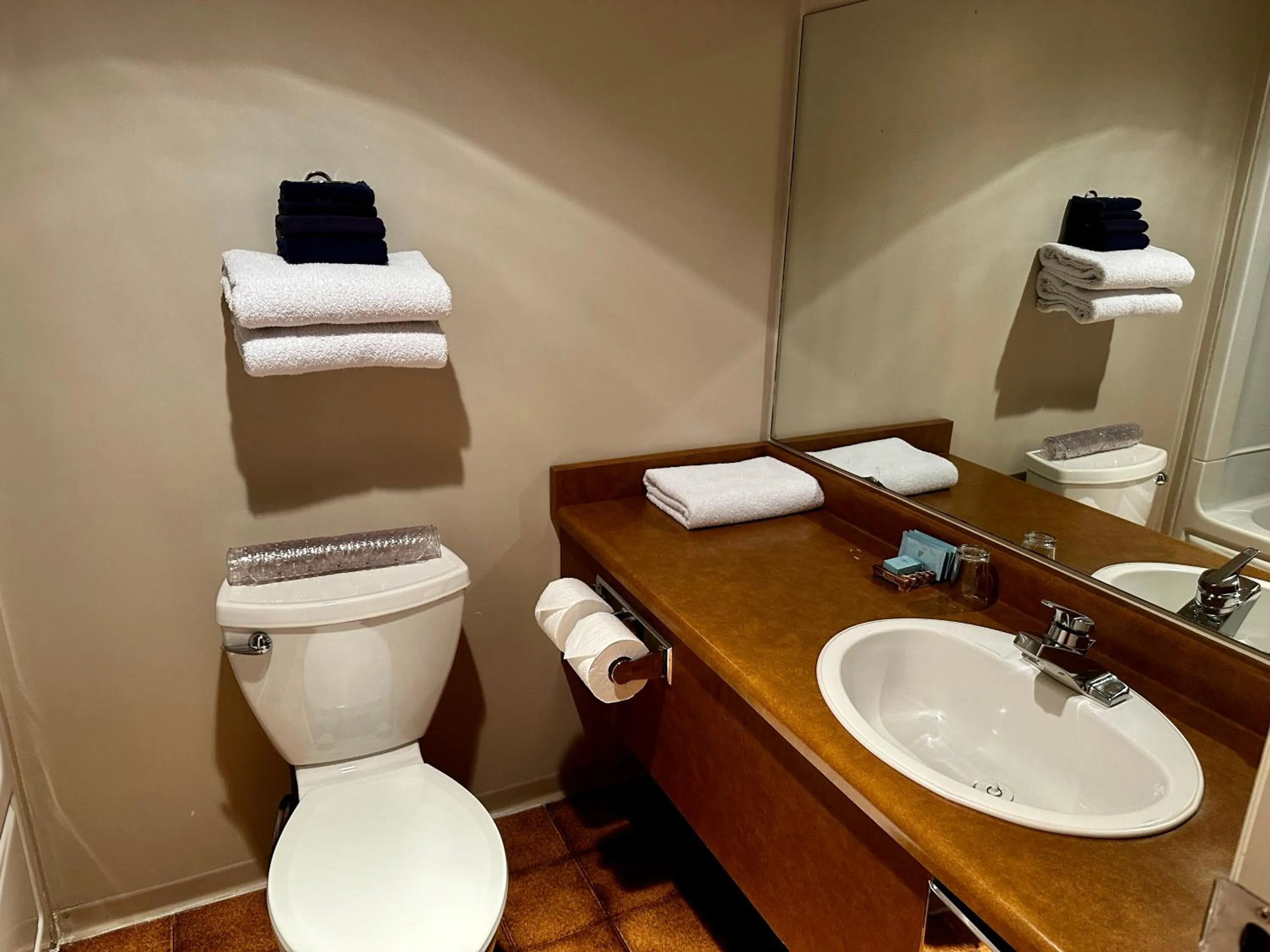 West Coast Motel on the Harbour