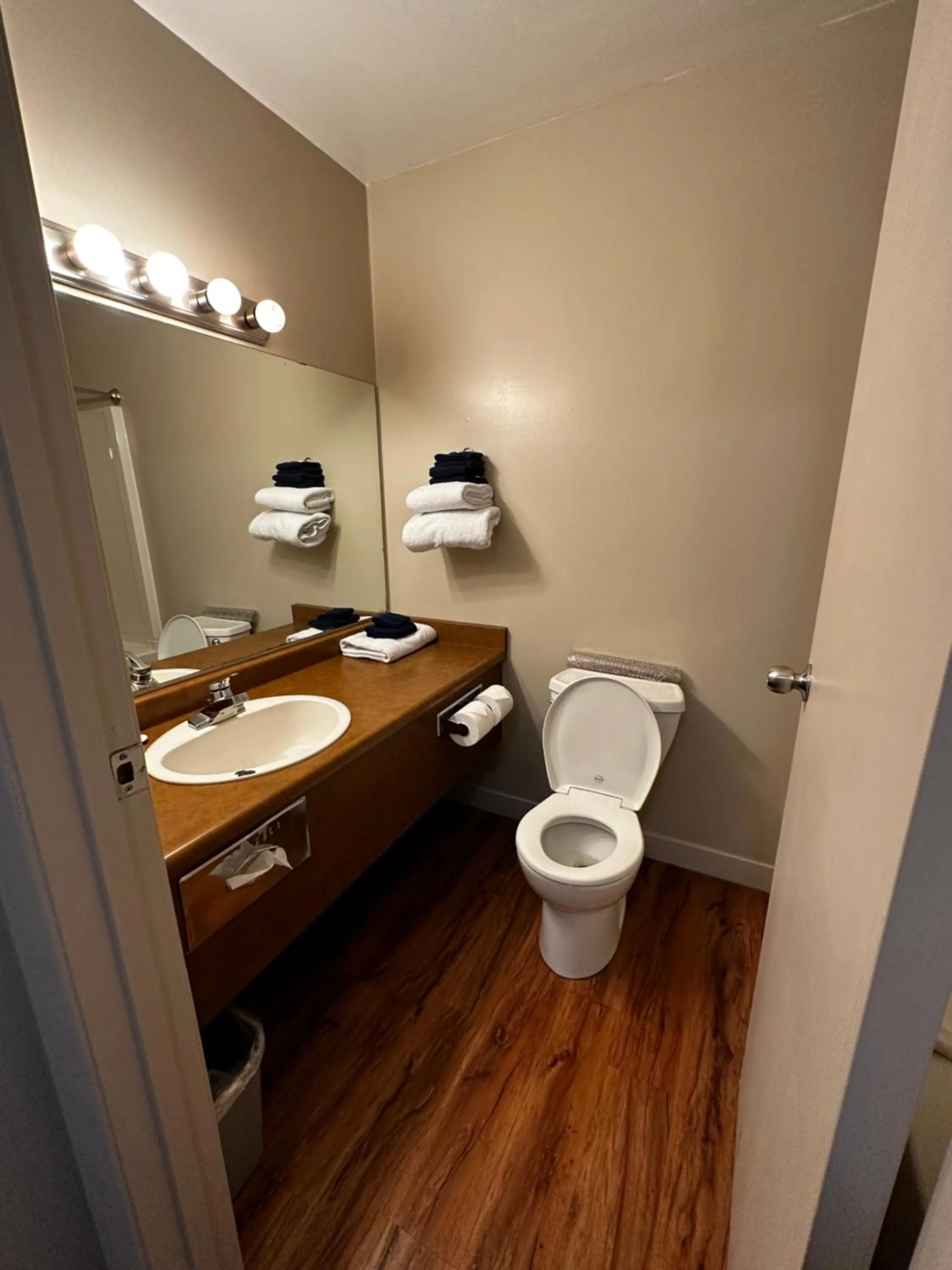 West Coast Motel on the Harbour