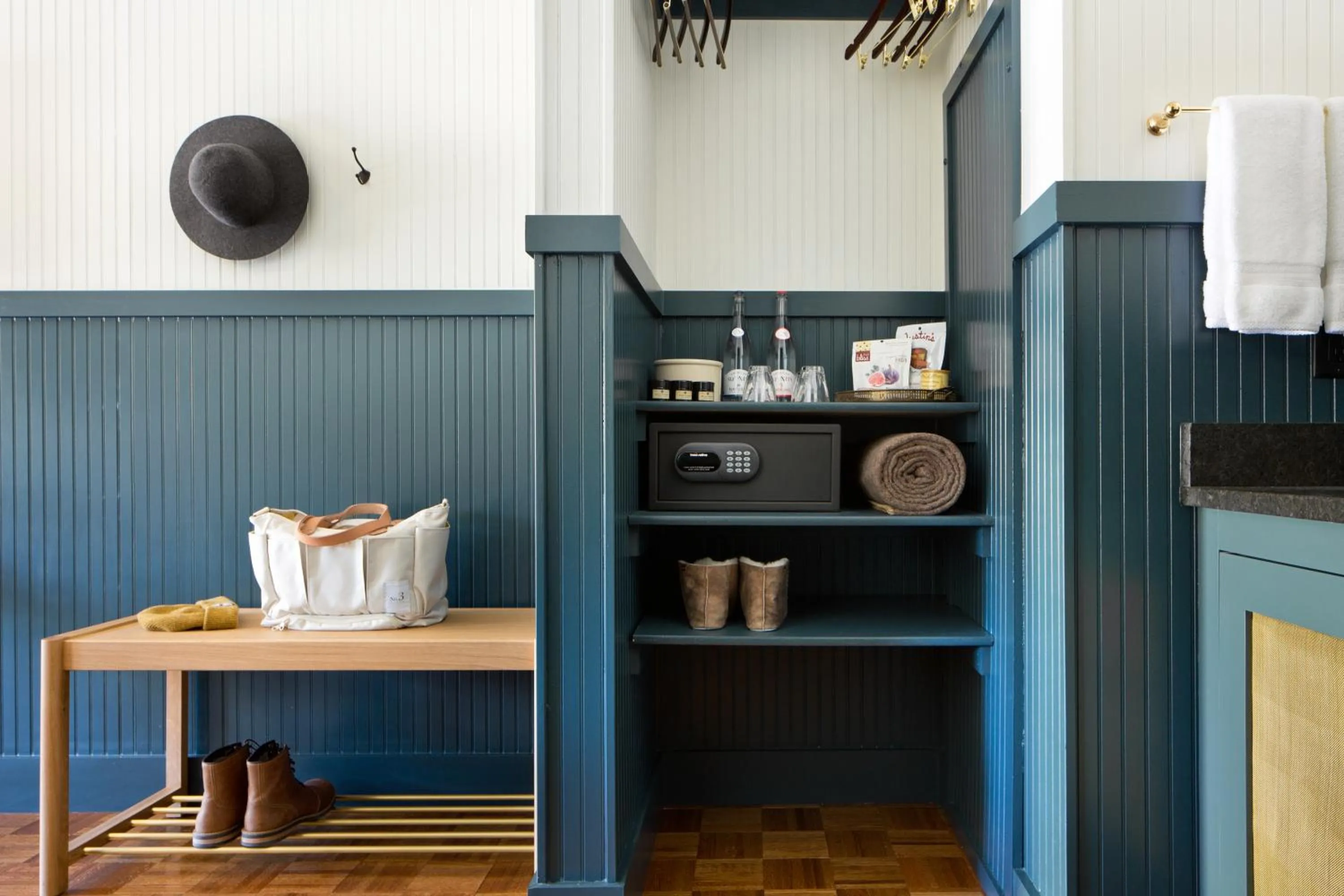 Coffee/tea facilities in Anvil Hotel