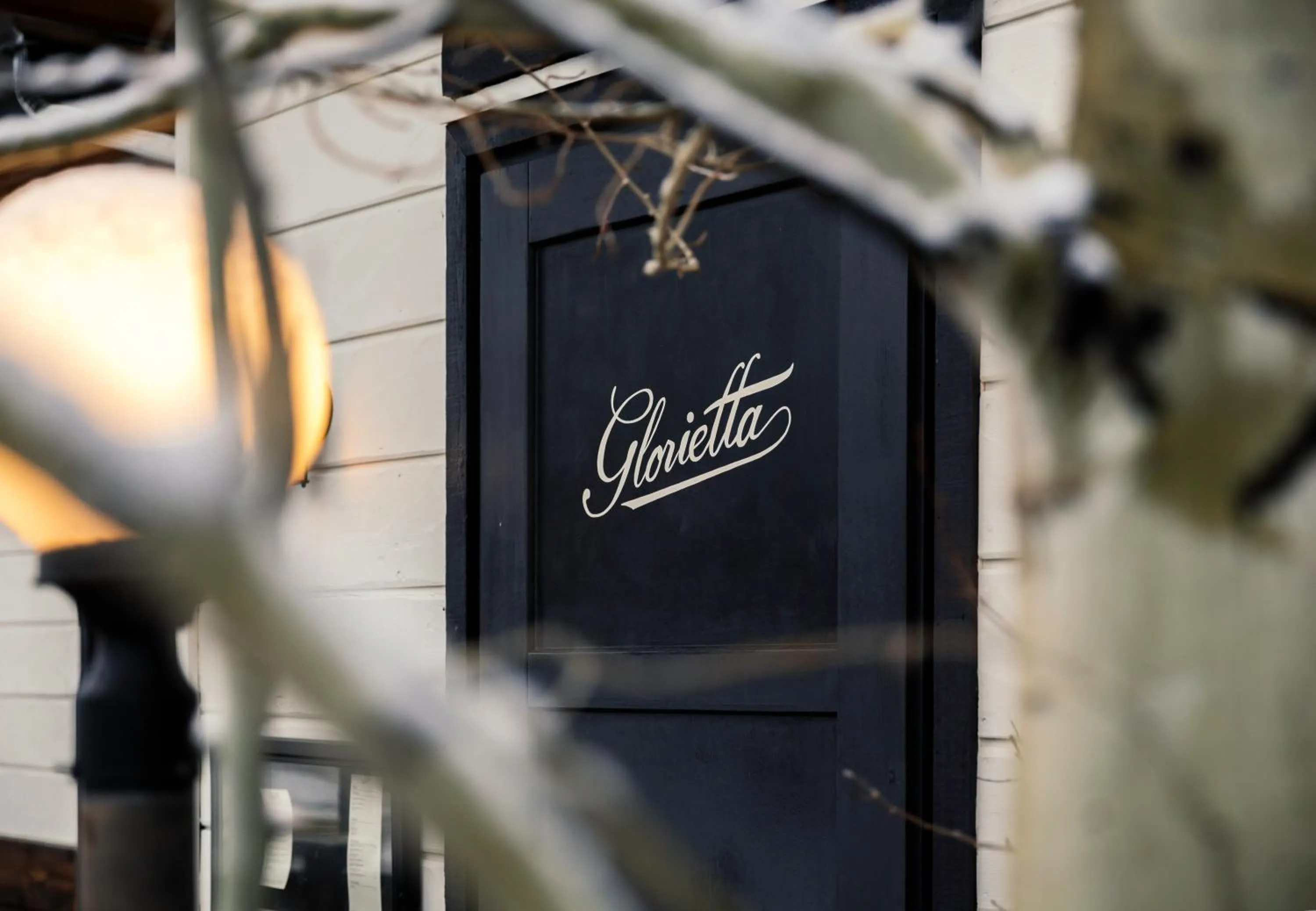 Restaurant/places to eat in Anvil Hotel