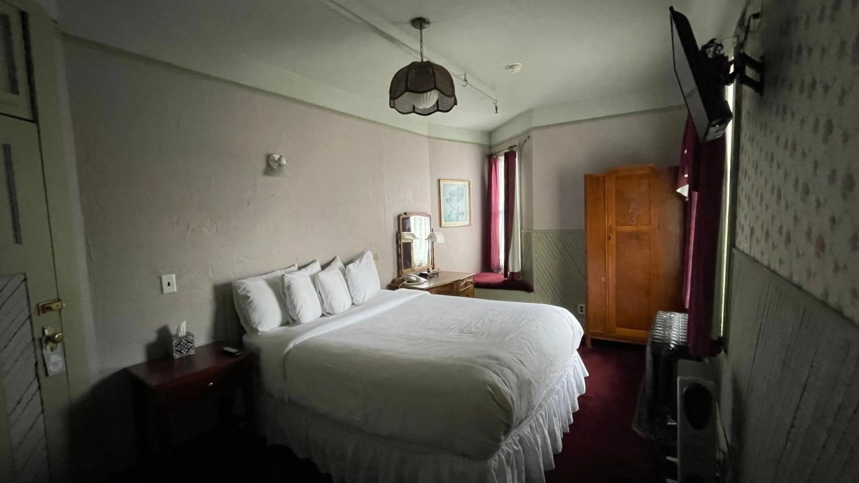 Economy Queen with Shared Bath in Alaskan Hotel and Bar