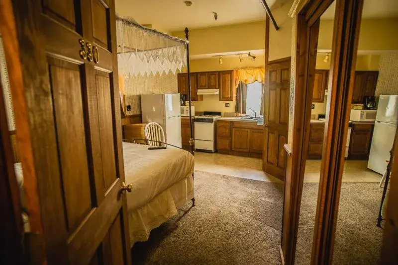 Studio in Alaskan Hotel and Bar Studio in Alaskan Hotel and Bar