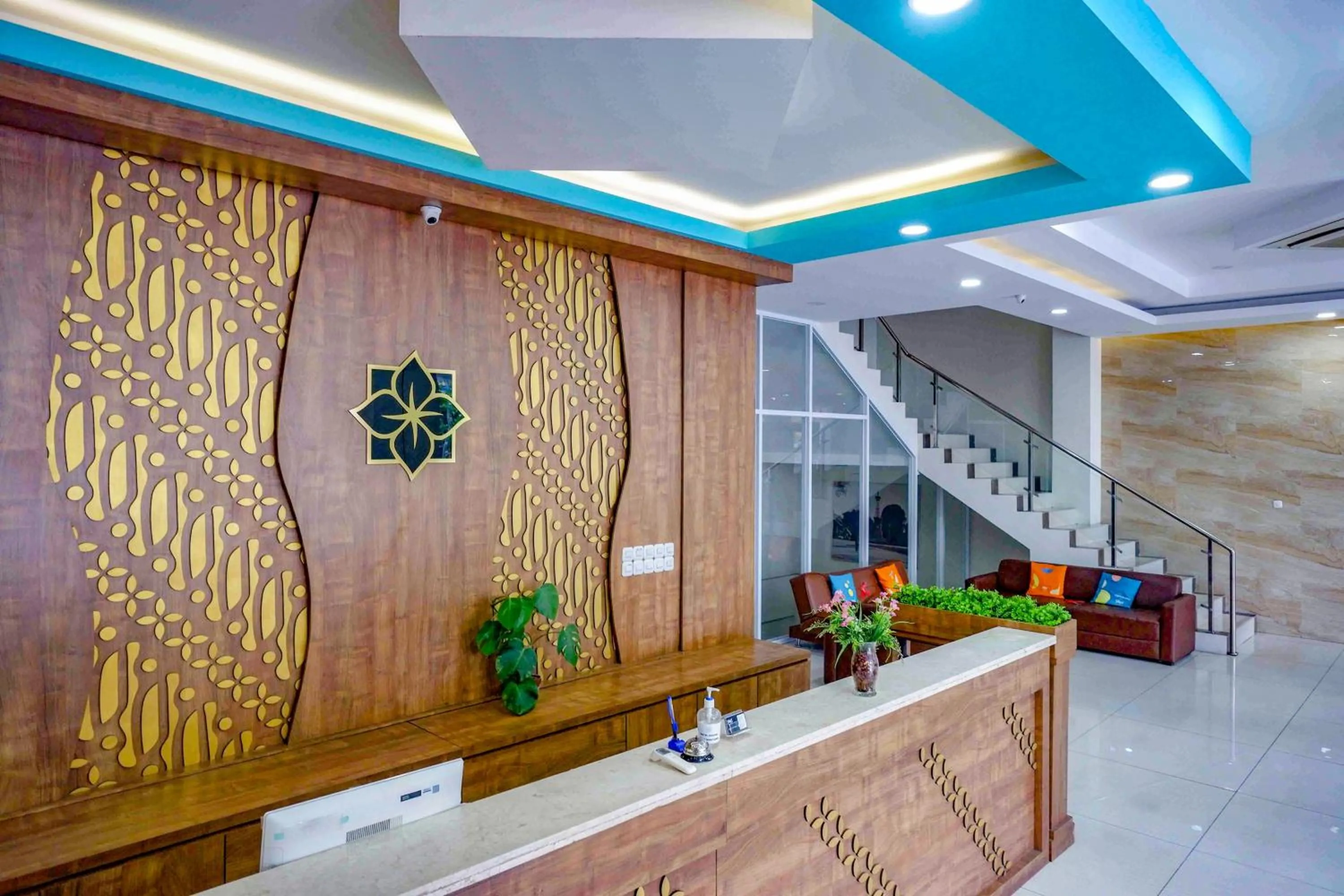 Lobby or reception in Sans Hotel Nagari Malioboro