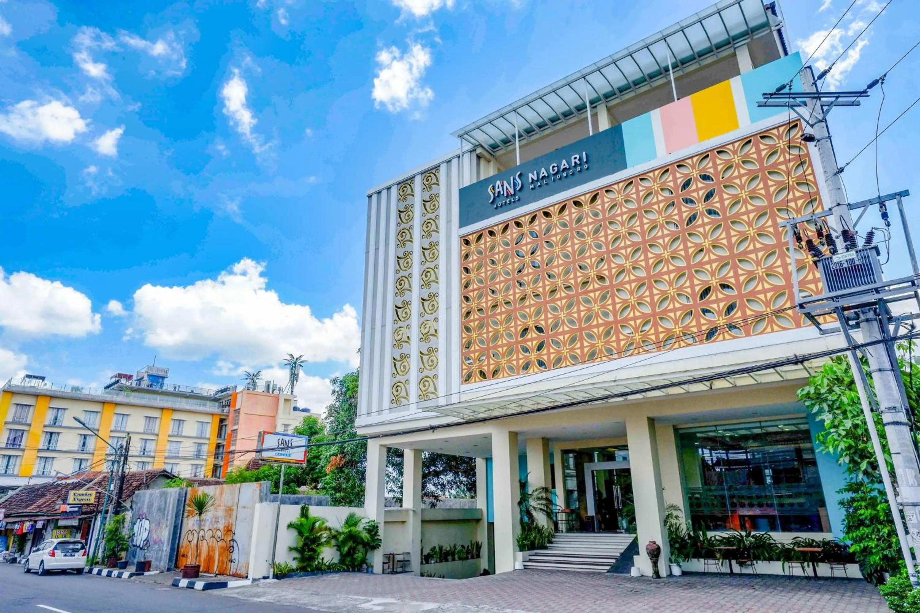 Facade/entrance in Sans Hotel Nagari Malioboro